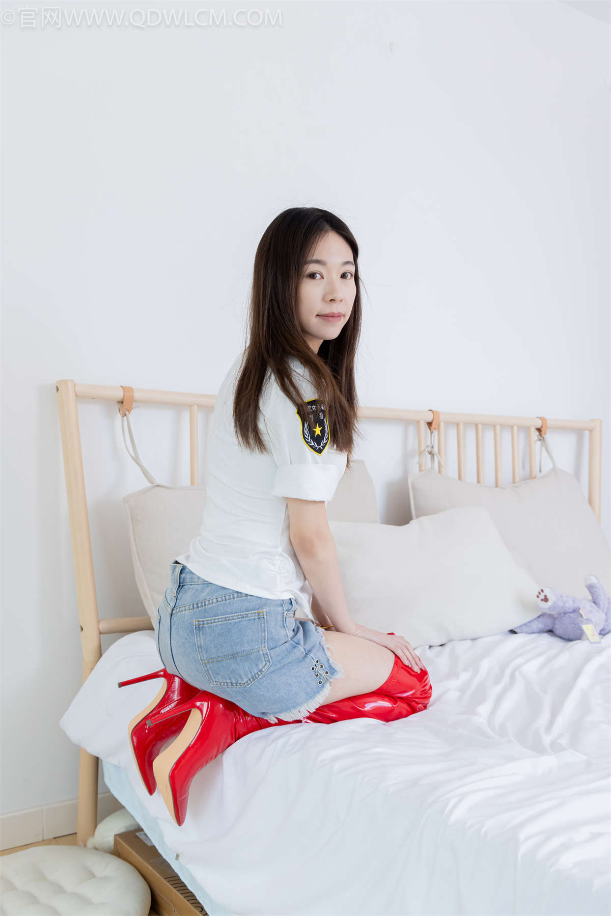 物恋传媒 NO.2309 婷婷-高跟长靴、白棉袜、裸足-日更街拍