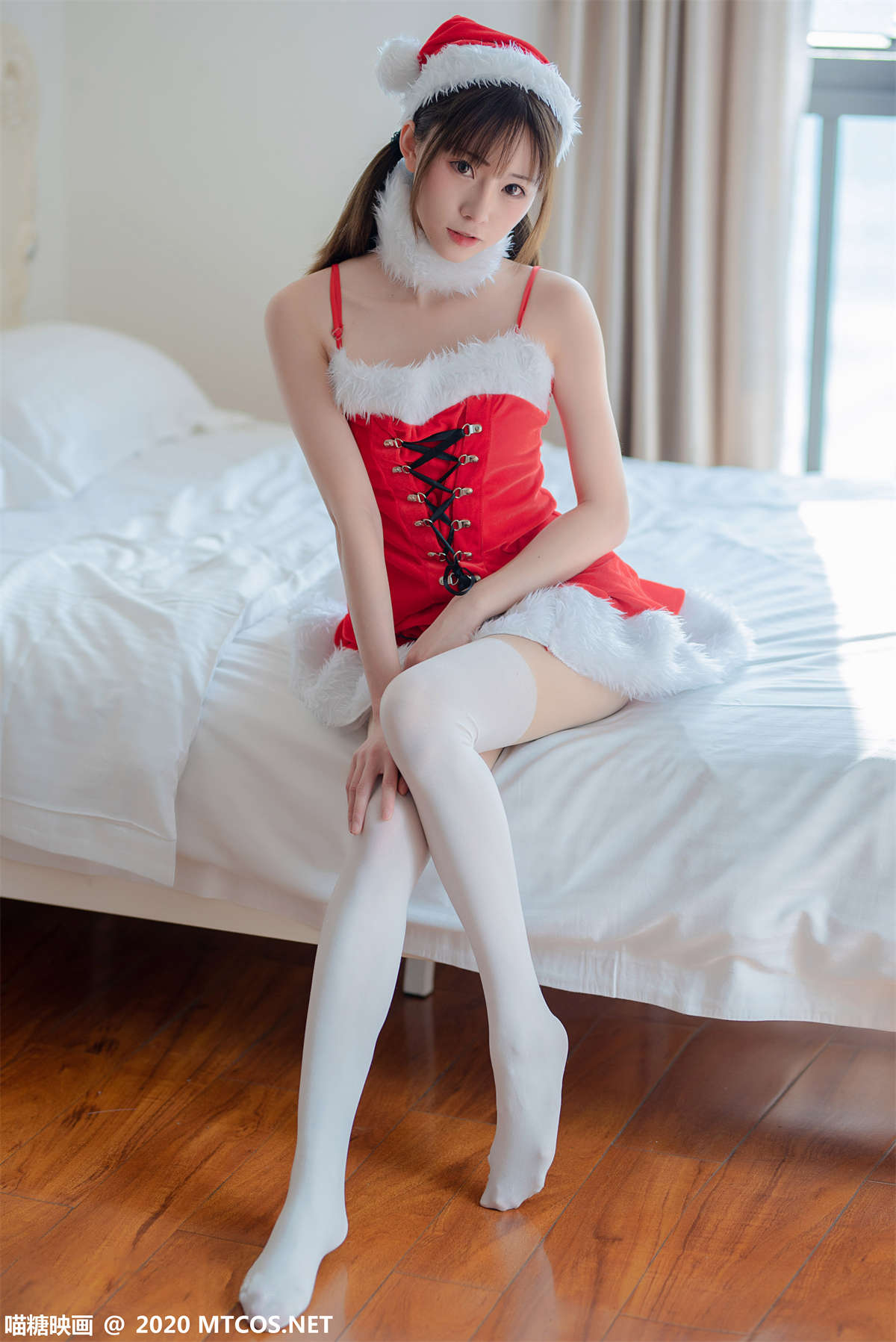 喵糖映画 VOL.293 红色眼镜娘-日更街拍