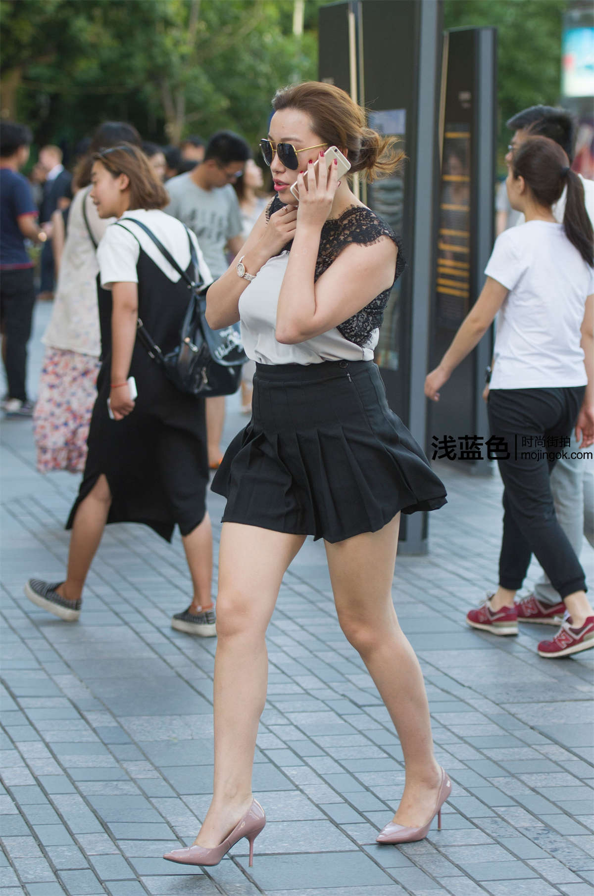 图片[2]-丰盈短裙少妇（17p）-日更街拍