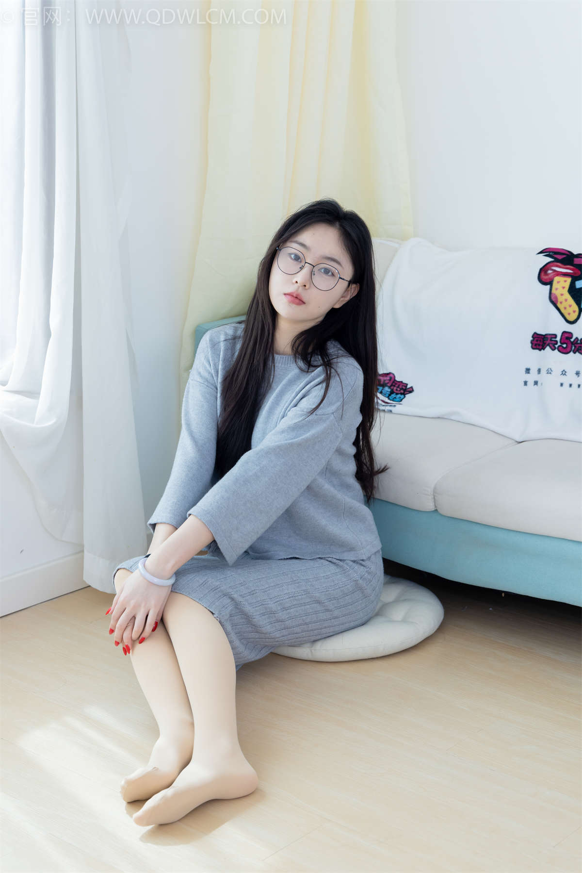 物恋传媒 NO.2034 美兔-沉溺悲伤-日更街拍