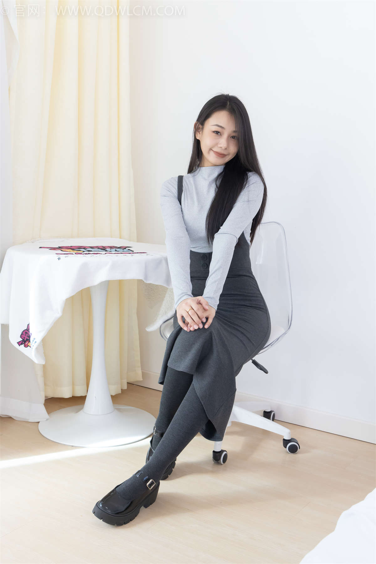 物恋传媒 NO.2291 岚岚-皮鞋、厚灰丝-日更街拍