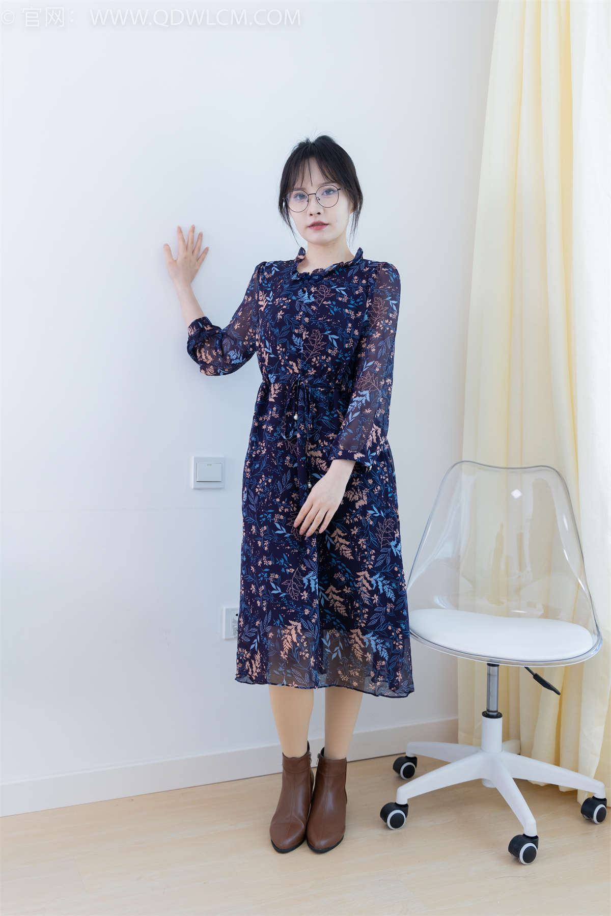 图片[2]-物恋传媒 NO.2292 小酒-短靴、厚肉丝、踩小蛋糕剧情（盲盒1）-日更街拍