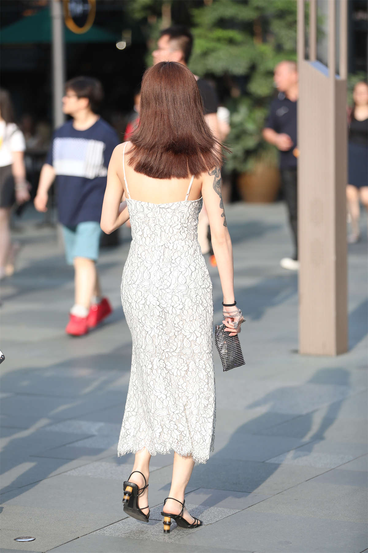 图片[2]-【辉辉赛贴】白色长裙娇小短发美眉-日更街拍