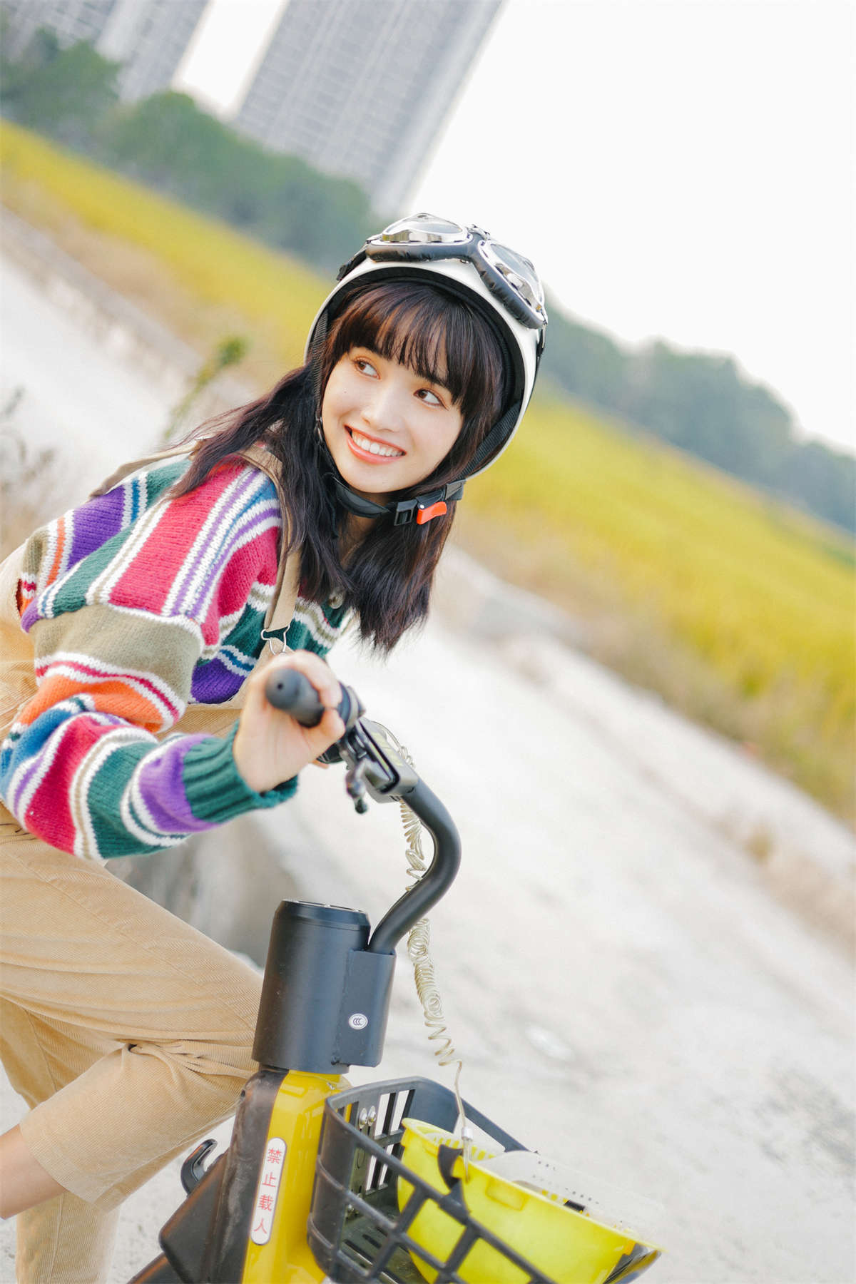 YITUYU艺图语 2023.01.31 山野间稻田里 夏施哈哈酱-日更街拍