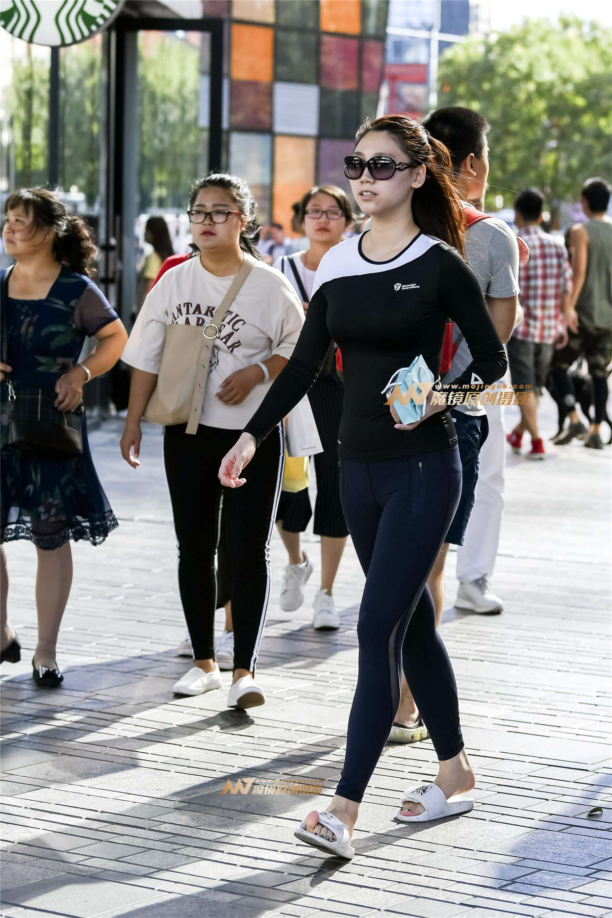 包臀极品美女-日更街拍