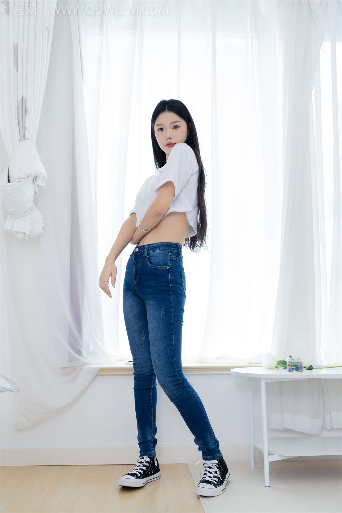 图片[2]-物恋传媒 NO.2293 小竹-匡威帆布鞋、粉色船袜、肚子疼揉肚子剧情（盲盒2）-日更街拍