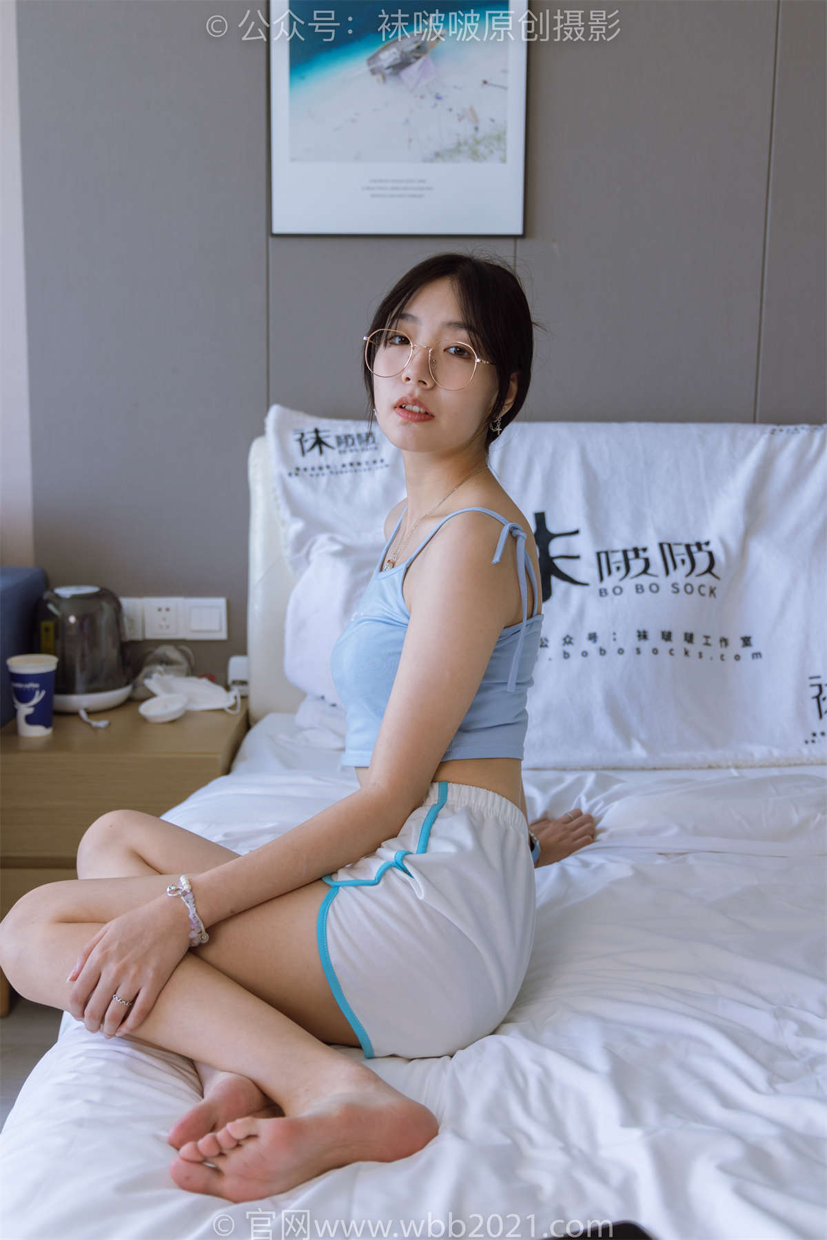 袜啵啵 No.251 小甜豆-高跟鞋、超薄黑丝（脚尖透明款）、裸足 花絮版-日更街拍