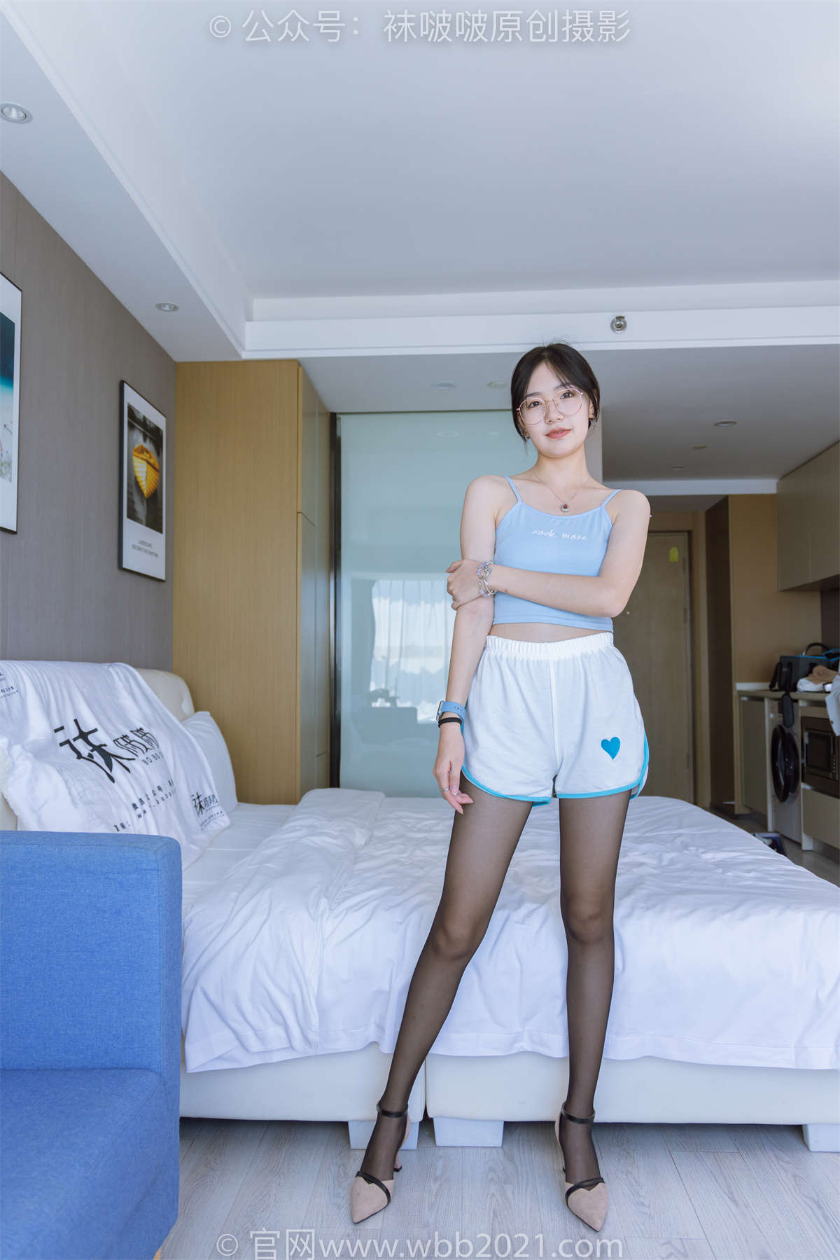 图片[2]-袜啵啵 No.251 小甜豆-高跟鞋、超薄黑丝（脚尖透明款）、裸足 花絮版-日更街拍