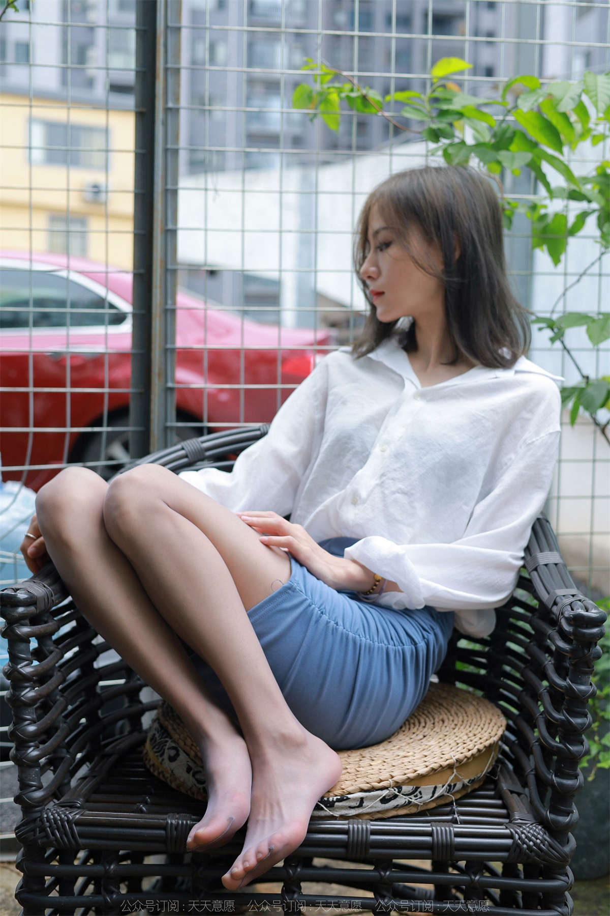 图片[2]-IESS异思趣向 2022.06.09 丝享家1112：小六 蓝鞋灰丝-日更街拍