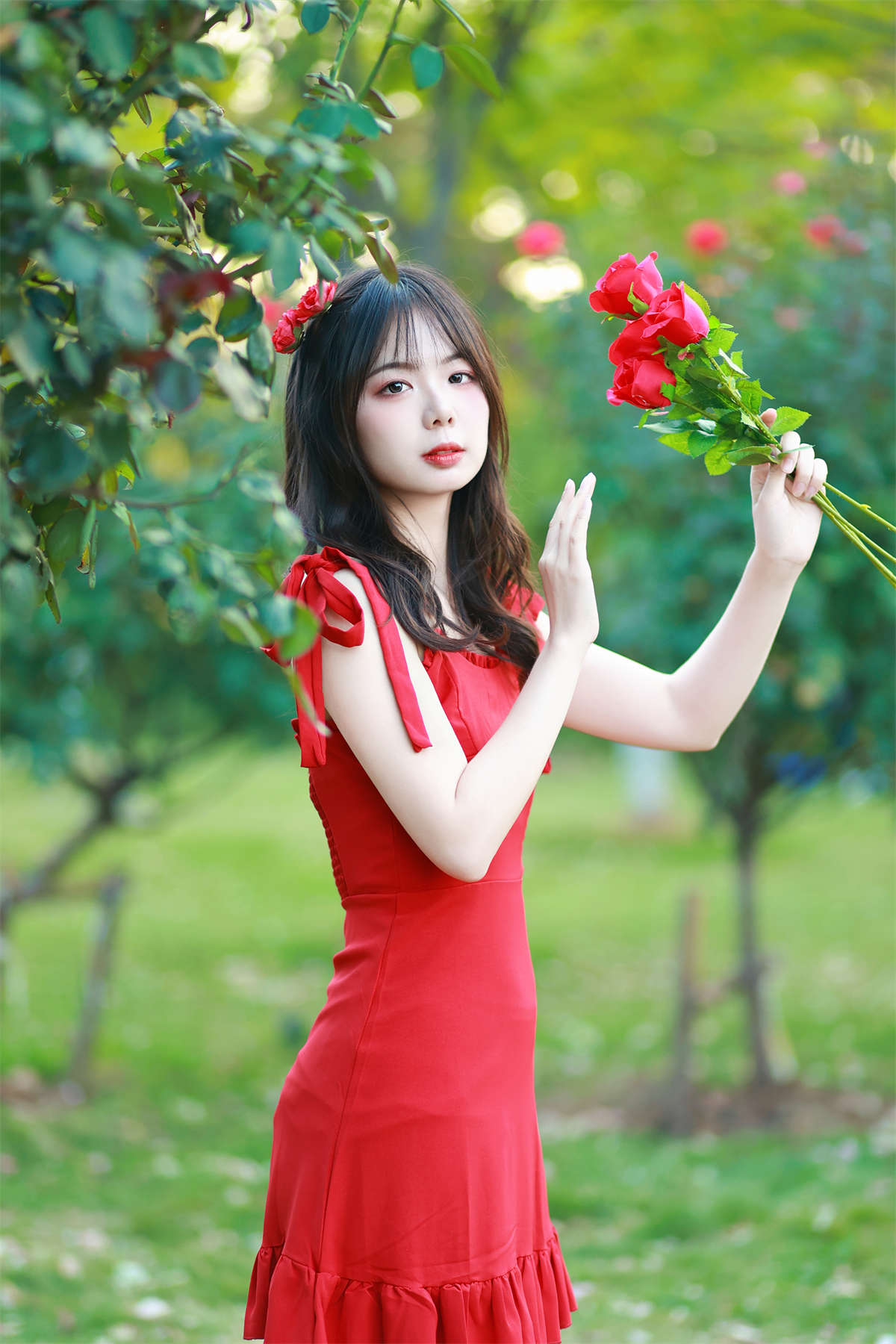 YITUYU艺图语 2023.11.29 玫瑰园的少女 暮烟色CC-日更街拍