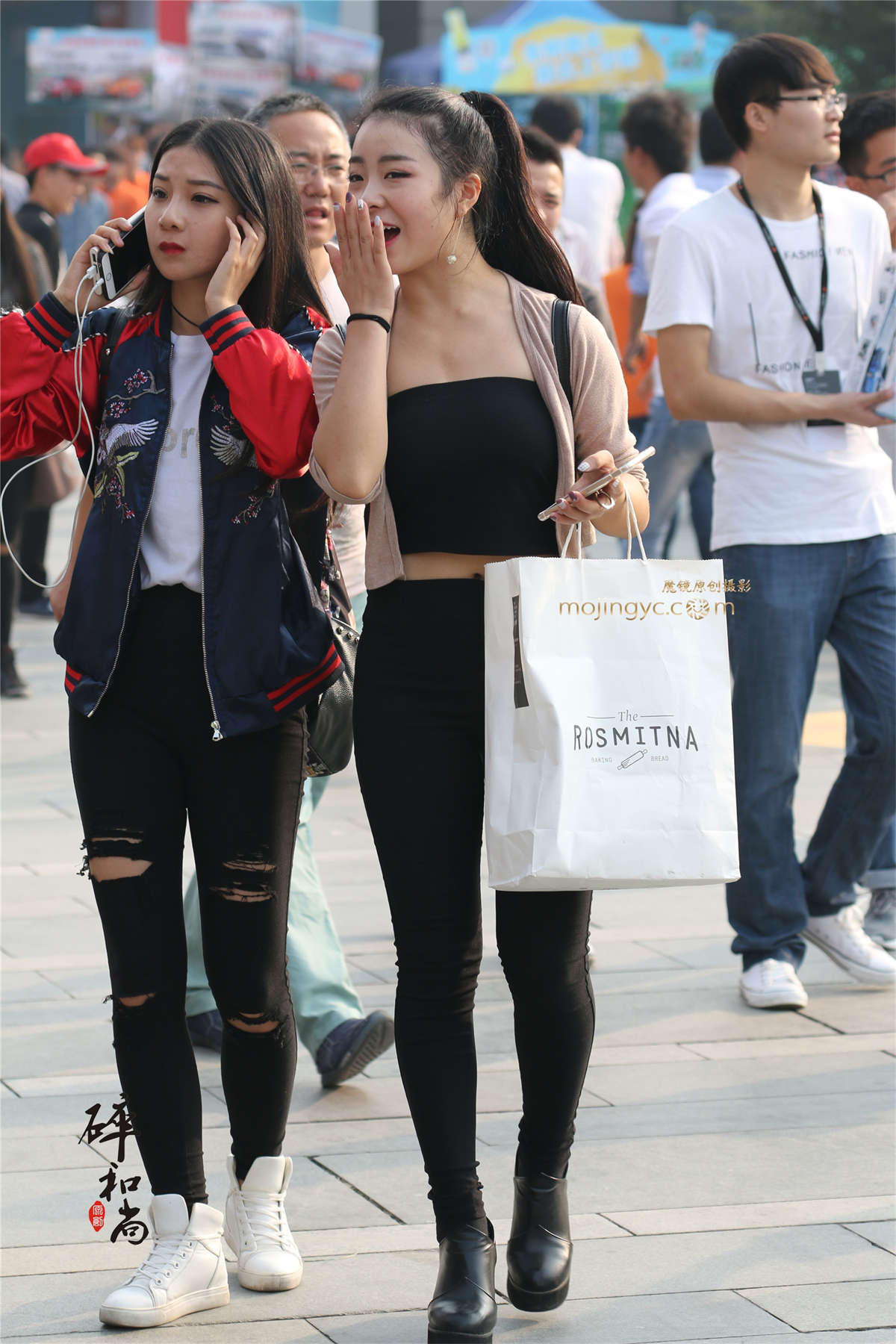 （车展外场）抹胸紧身黑裤（15P）-日更街拍