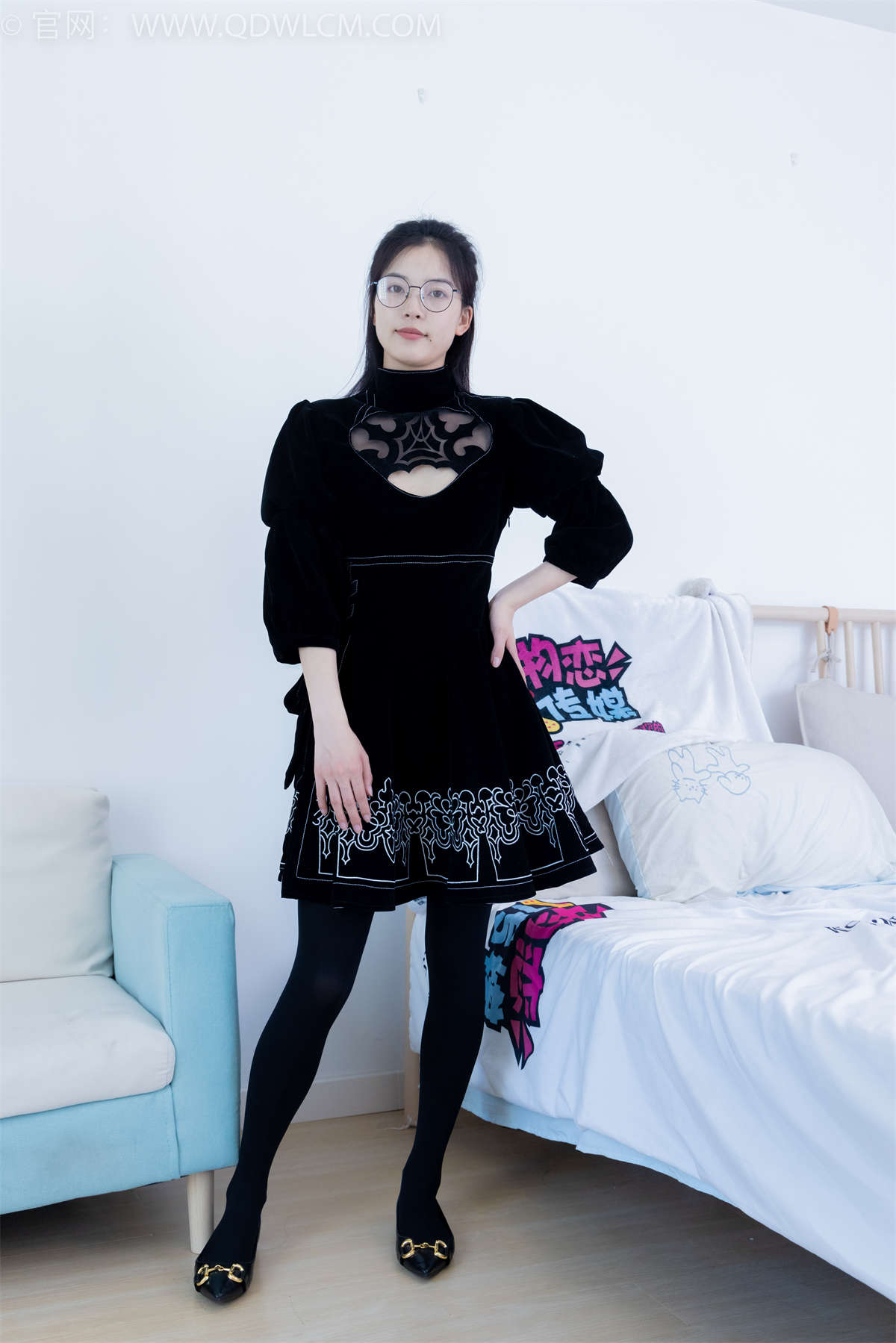 物恋传媒 NO.2042 茯苓-樱花覆盖地面-日更街拍