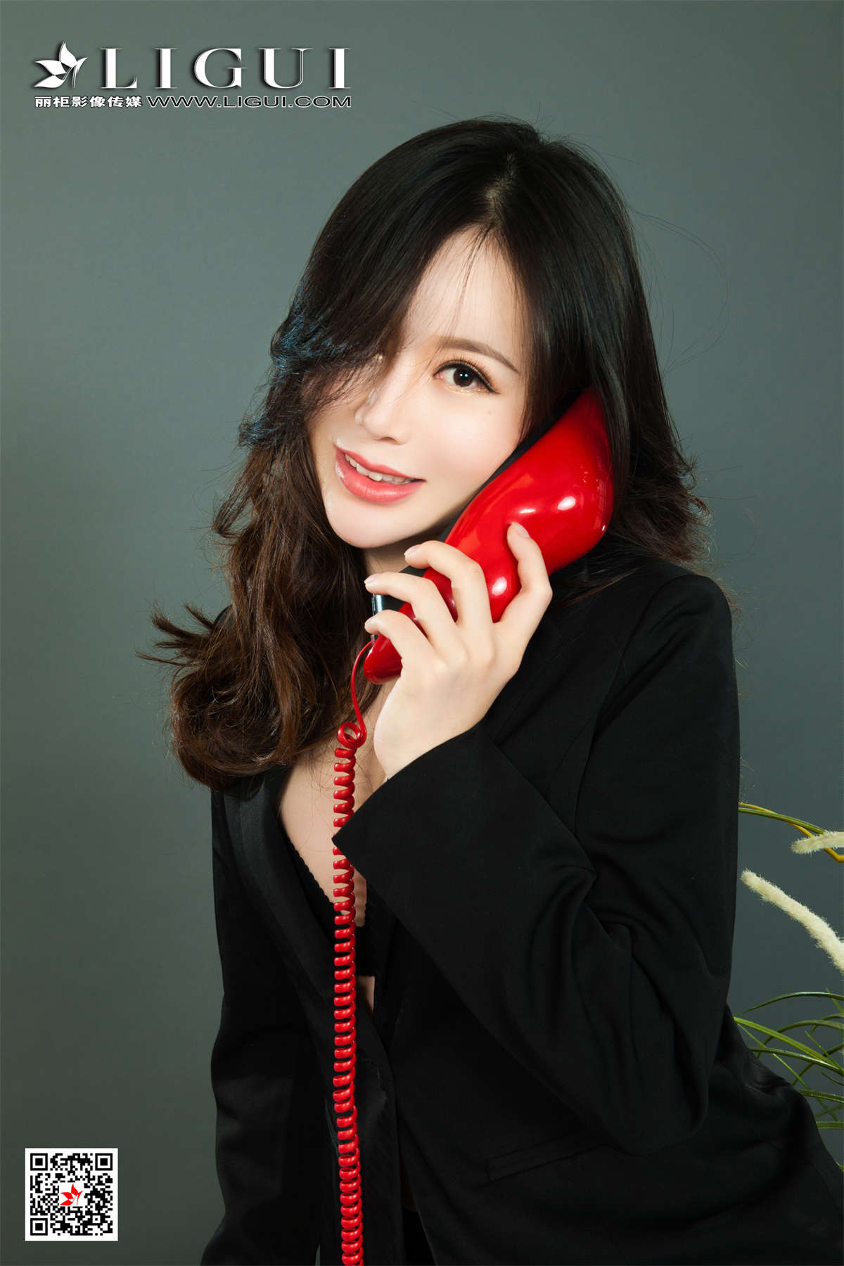 Ligui丽柜 2021.08.09 梦欲女同事 微微-日更街拍