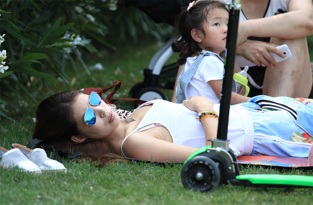 图片[2]-踏青公园街拍系列No.231 把美人的裸足和丝足一次欣赏到位 第1套-日更街拍