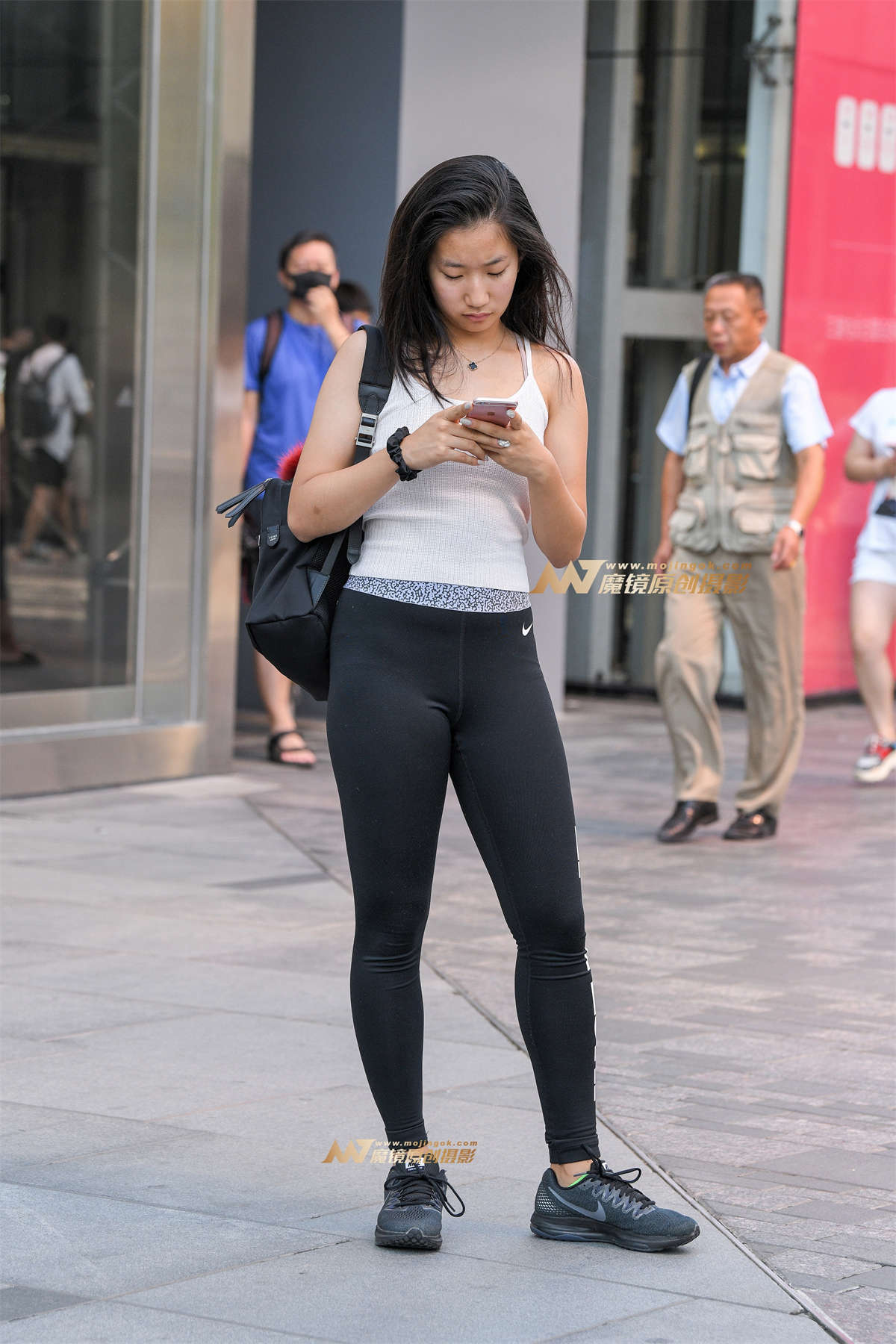 【久久赛帖】紧身运动黑裤女孩-日更街拍