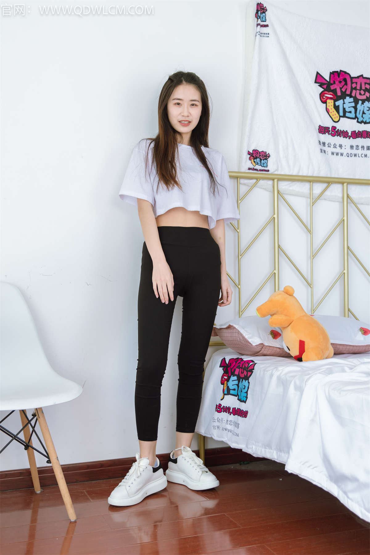 物恋传媒 NO.1321 菜菜-末路狂花-日更街拍