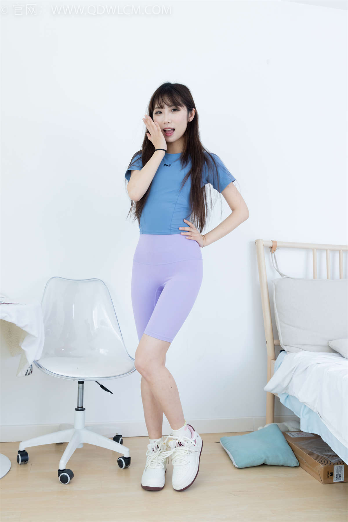 图片[2]-物恋传媒 NO.2299 泡泡-板鞋、白棉袜、裸足、裸足刀叉摆盘剧情-日更街拍