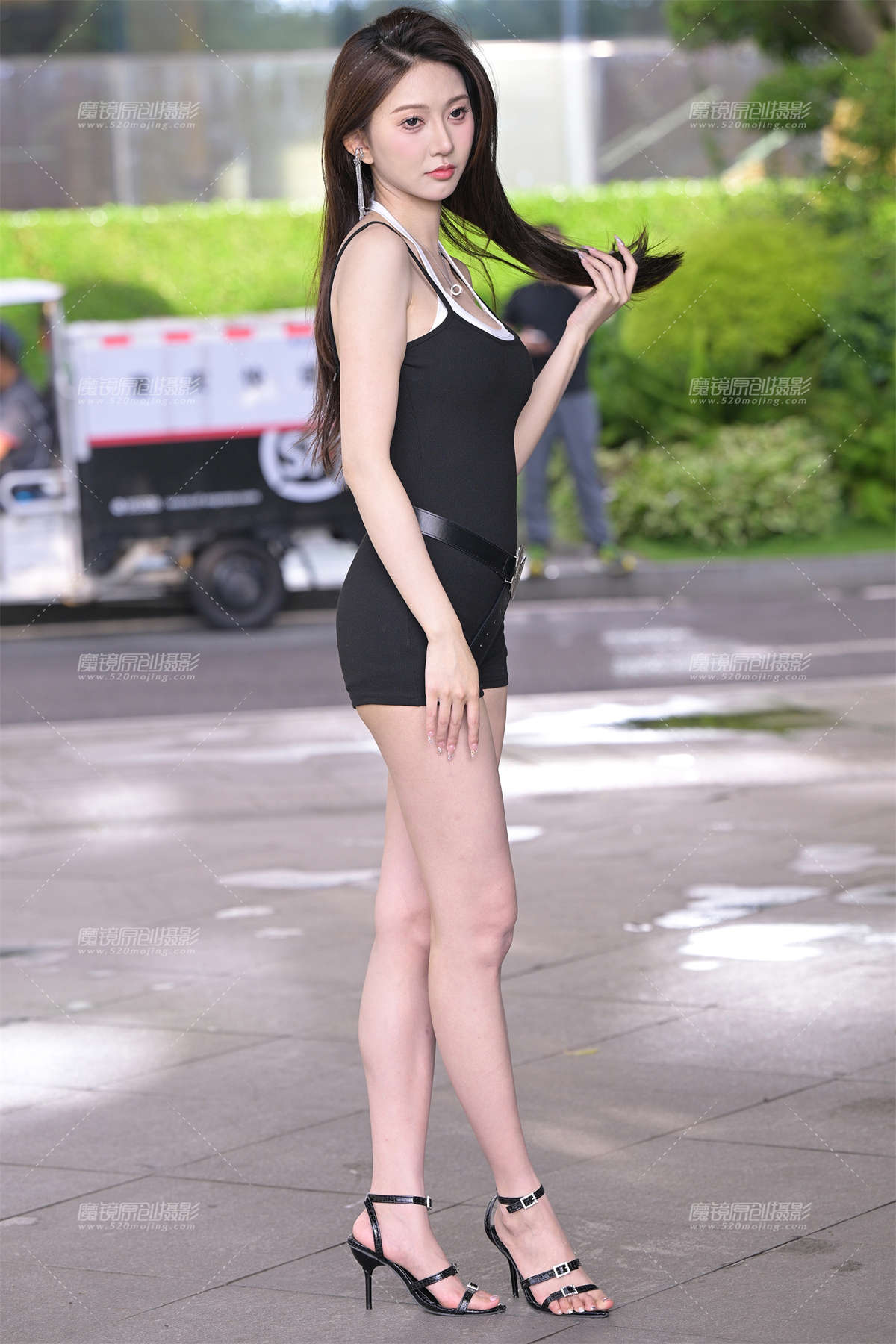 热裤长腿美女-日更街拍