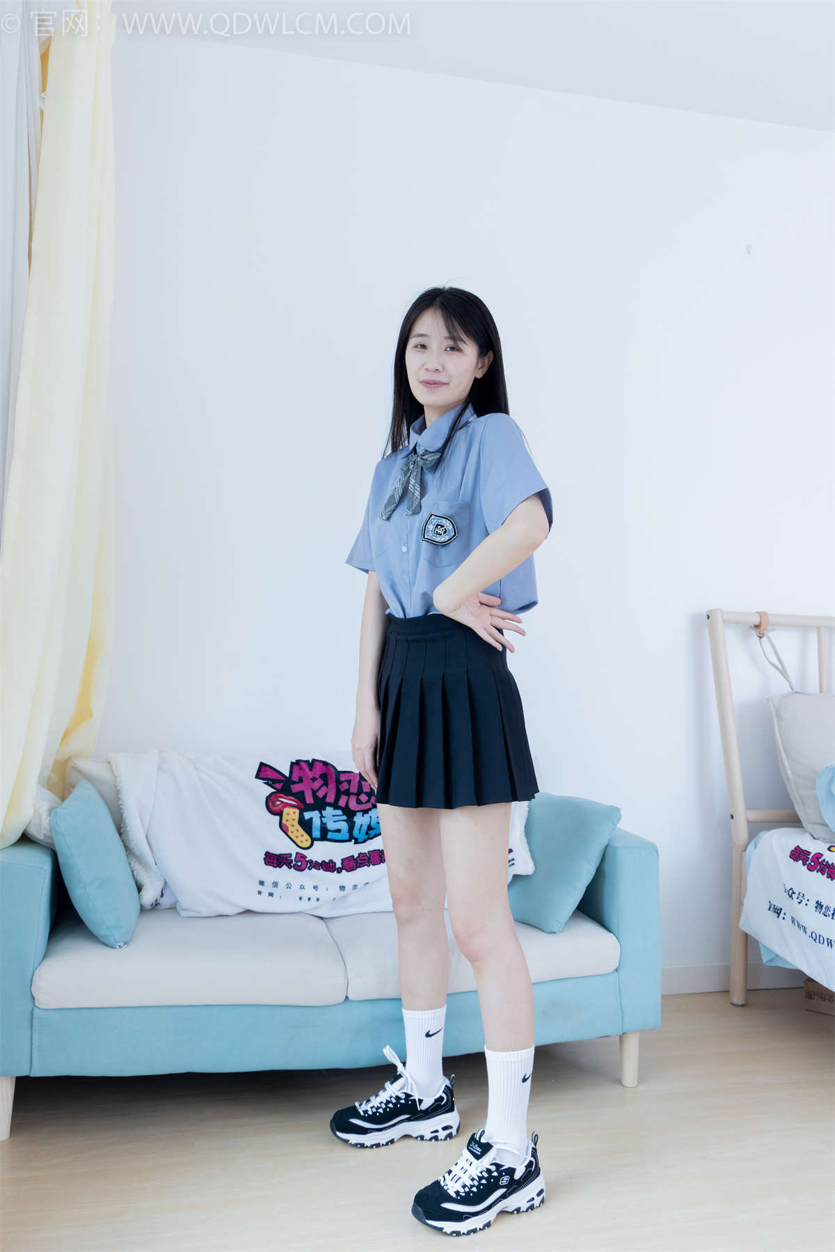 图片[2]-物恋传媒 NO.2045 菜菜-夜晚小巷-日更街拍