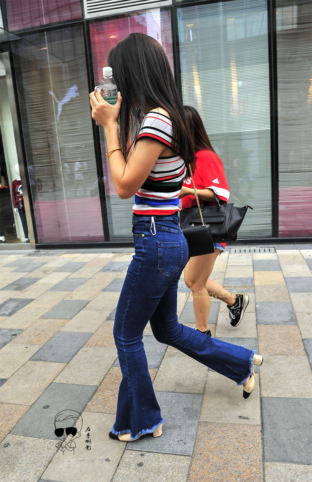 图片[2]-紧身牛仔裤彰显身材魅力（2016-12-22-18P）-日更街拍