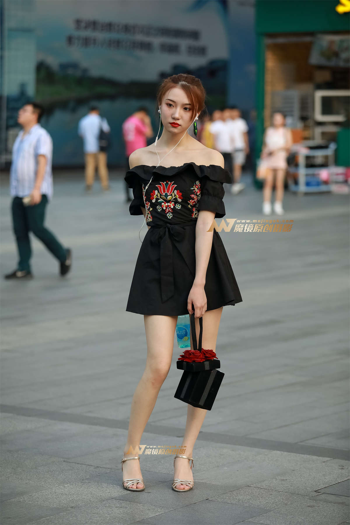 【凯恩赛帖】雪白肌肤美腿女孩-日更街拍