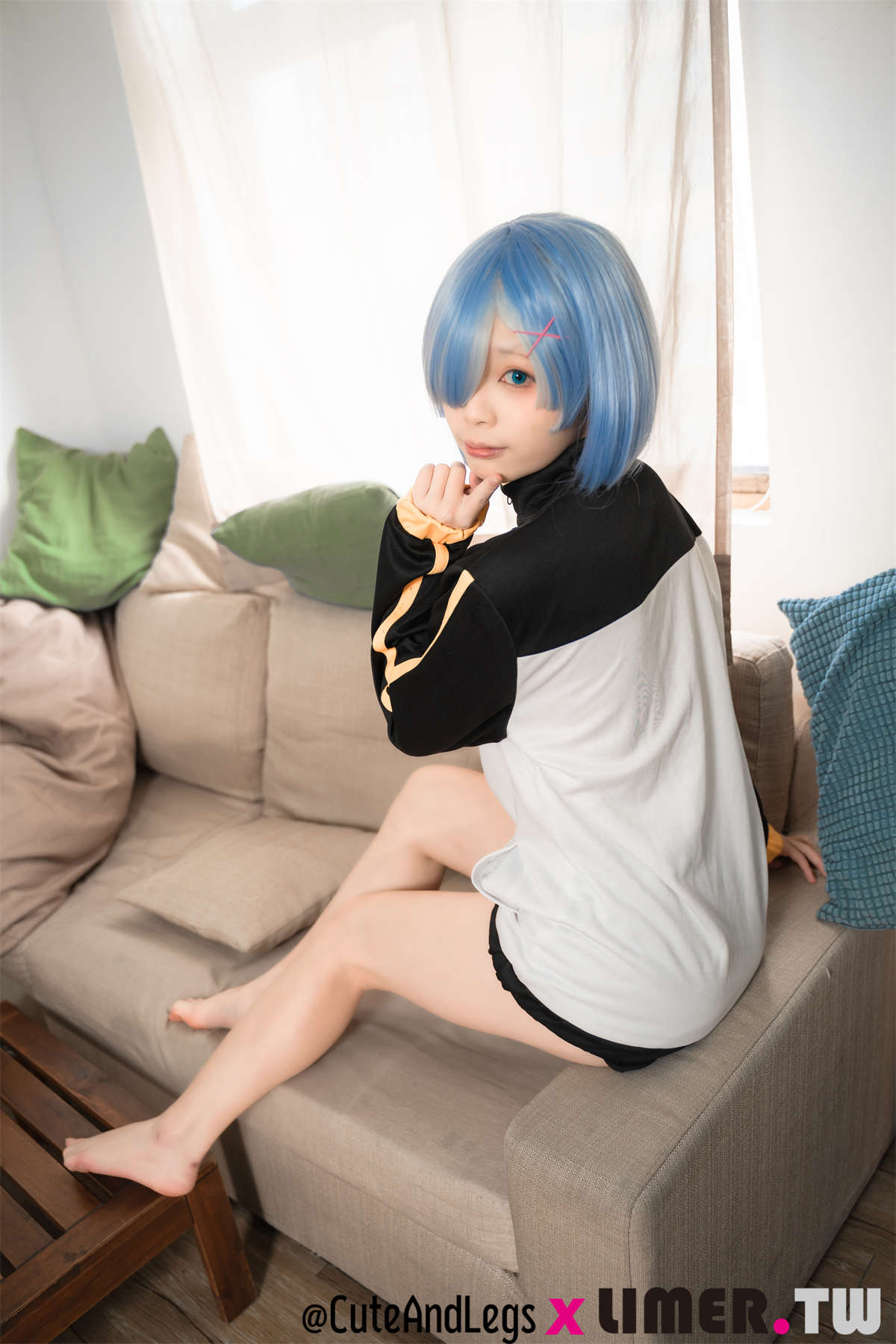 图片[2]-Limerence原创 NO.99 之之雷姆穿着你的外套出现啦~里面到底有没有穿-日更街拍