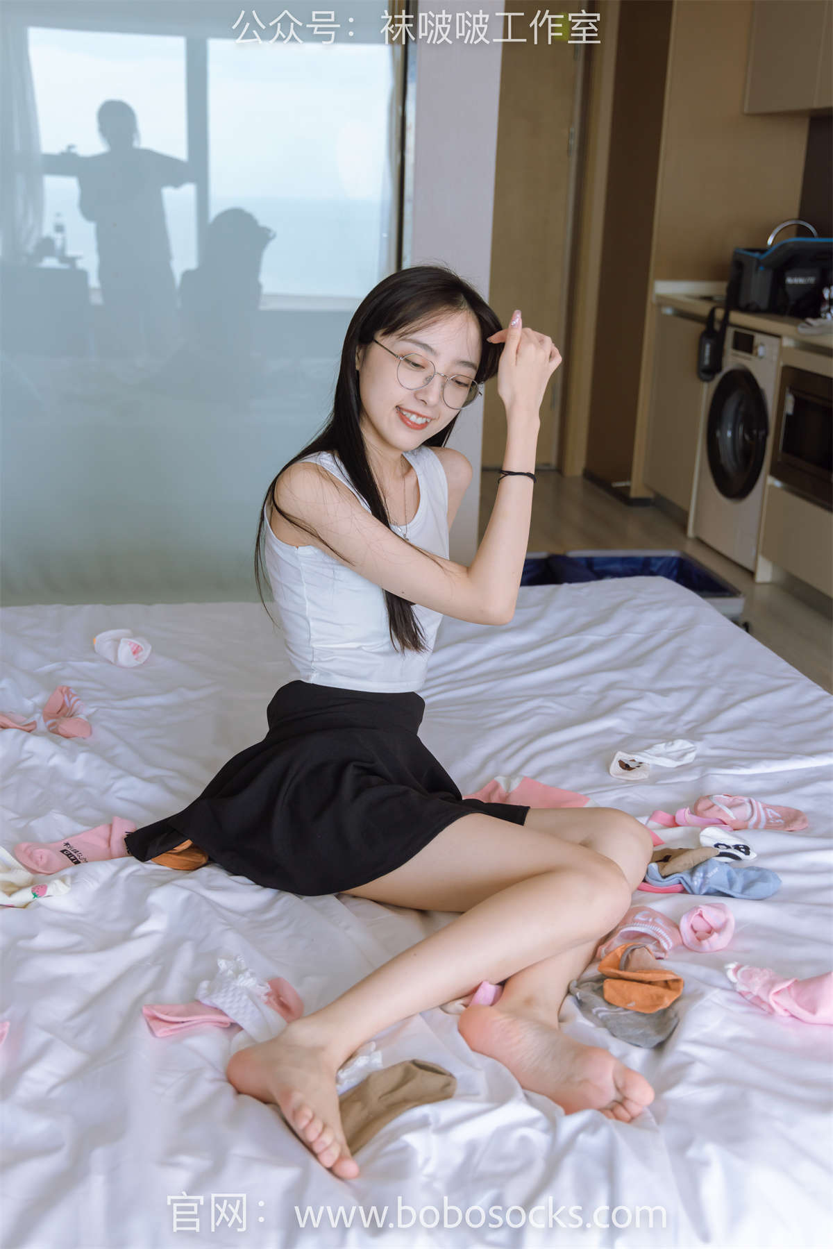 袜啵啵 No.127 稚予-麦昆板鞋、两双自然穿旧棉袜、裸足 花…插图1