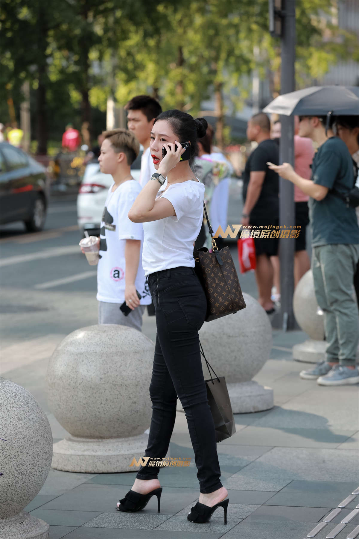 【凯恩赛帖】窈窕曲线 亭亭玉立的自信女人-日更街拍