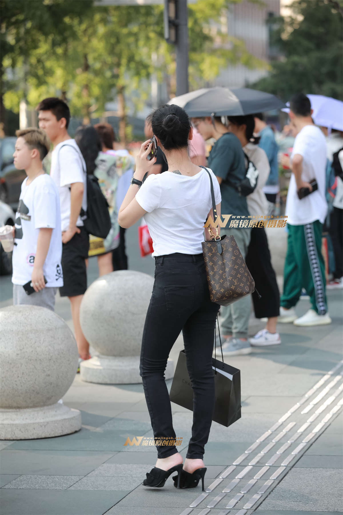 图片[2]-【凯恩赛帖】窈窕曲线 亭亭玉立的自信女人-日更街拍