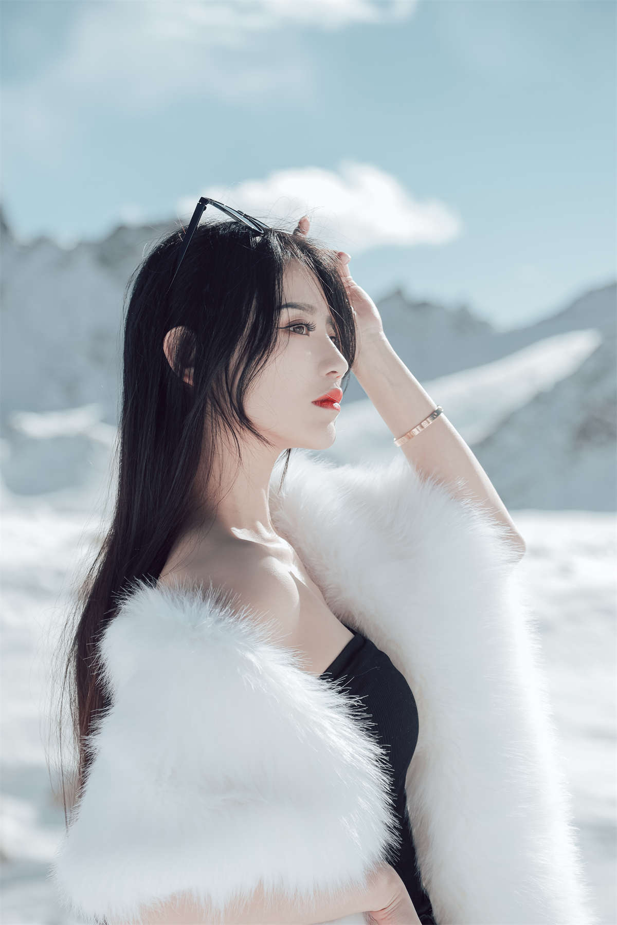 YITUYU艺图语 2022.06.21 冰雪之巅 婷婷-日更街拍