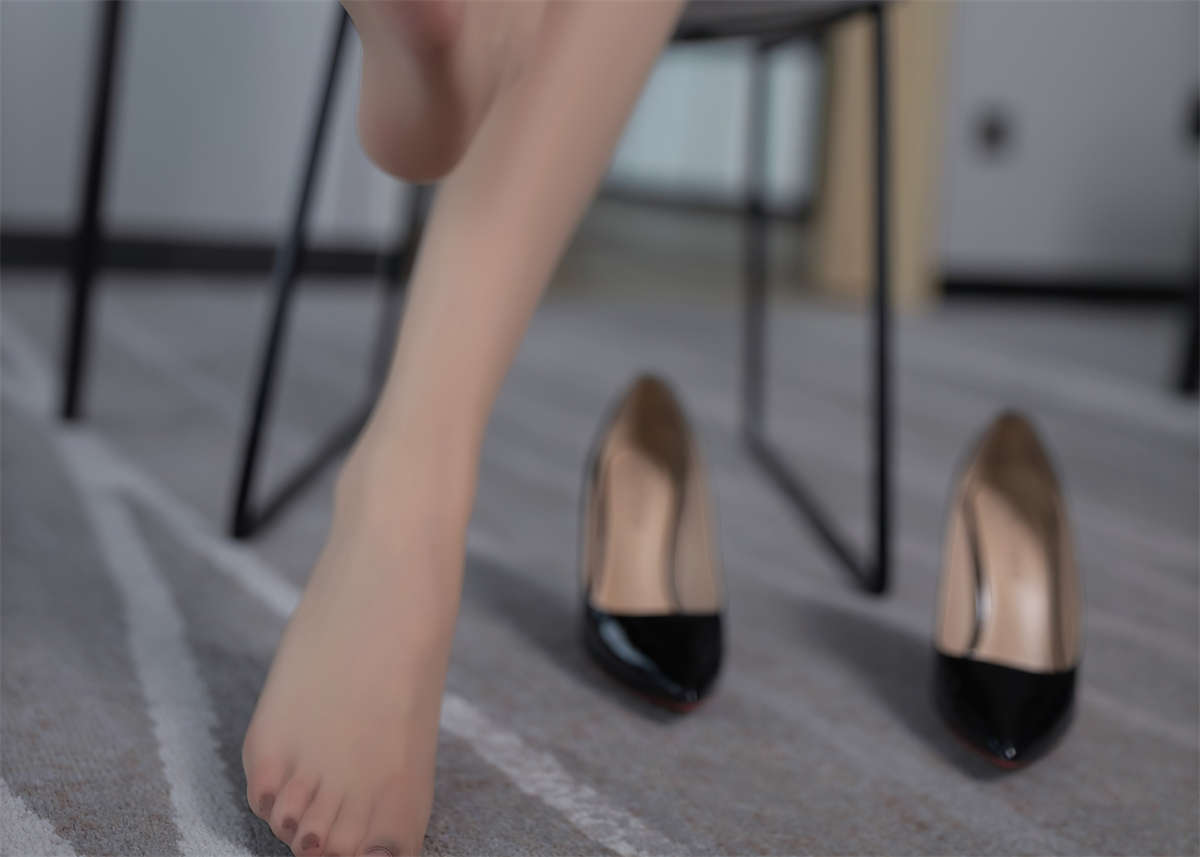 图片[2]-Xiuren秀人网 2024.12.06 NO.9566 小逗逗-日更街拍