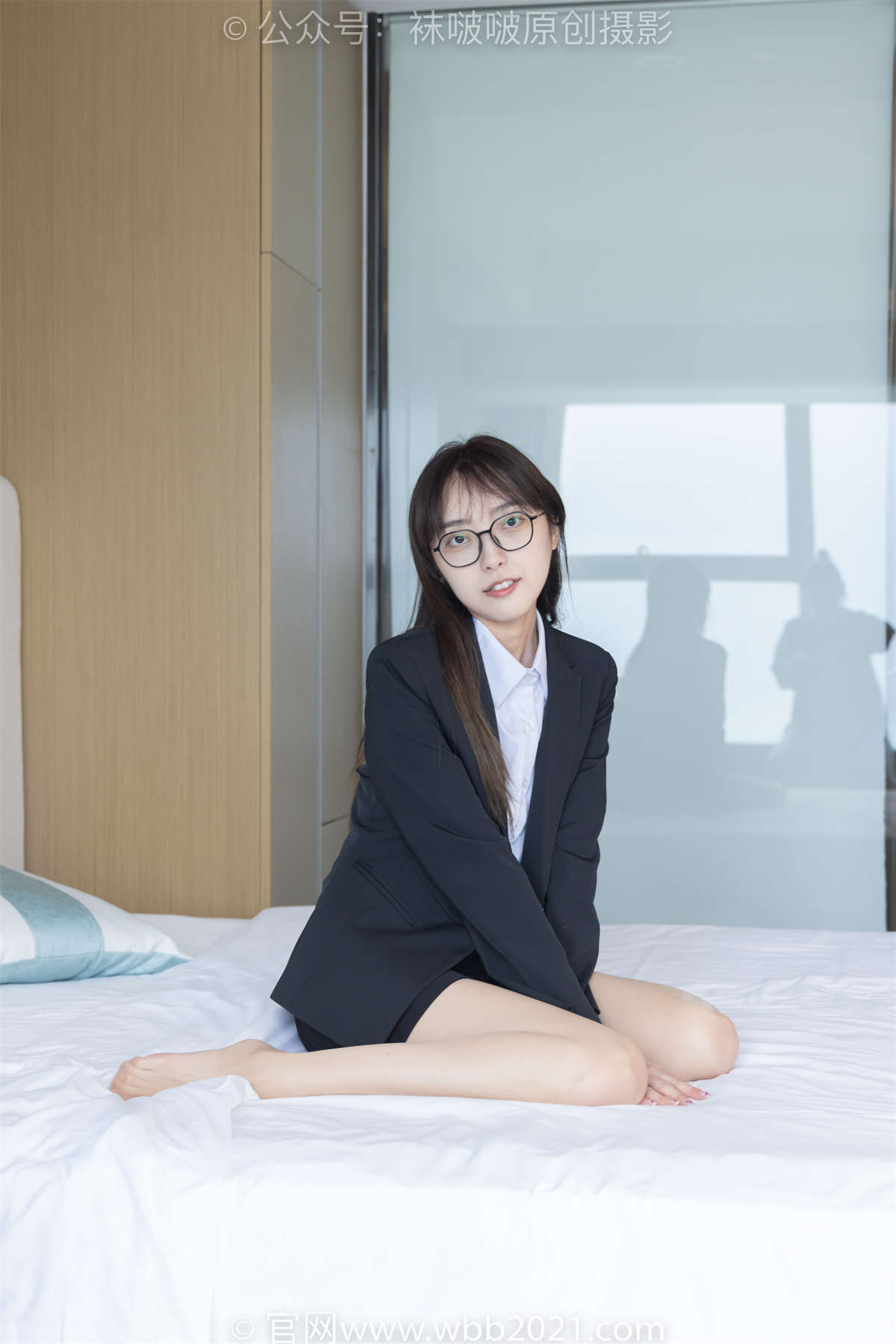 袜啵啵 No.280 稚予-马丁靴、高跟鞋、黑棉袜、肉丝（脚尖微加固款）花絮版-日更街拍