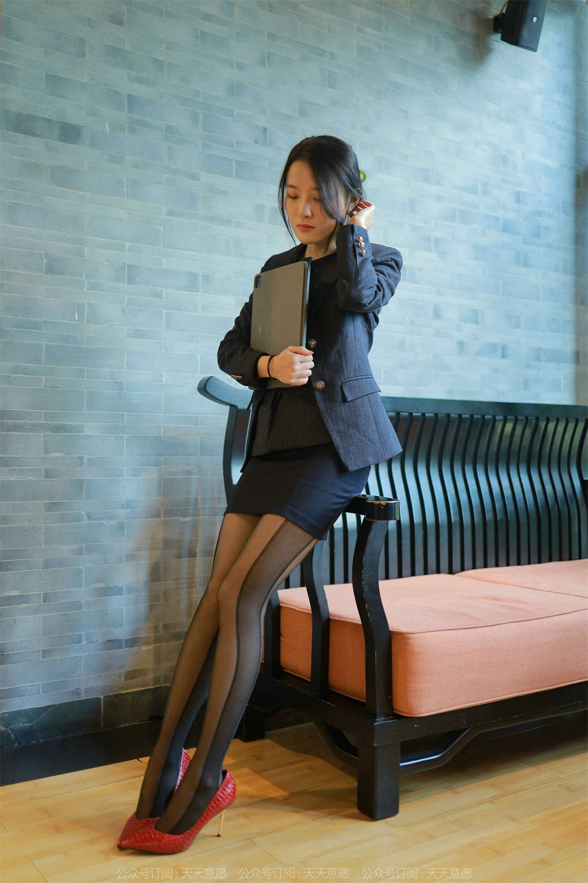 IESS异思趣向 2022.04.12 丝享家1057：婉萍 OL嘿丝玉姐-日更街拍