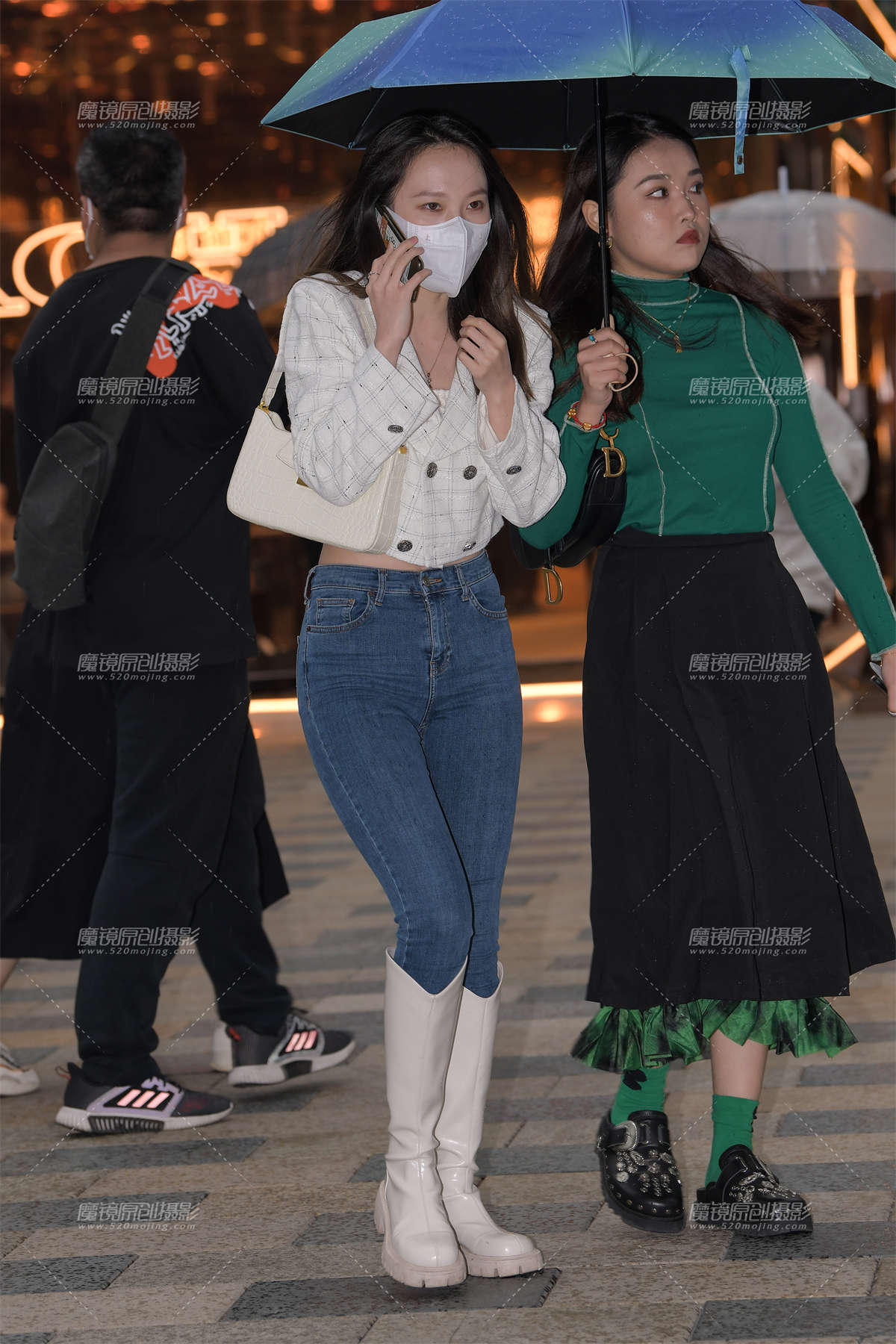 蓝色牛仔裤美女-日更街拍