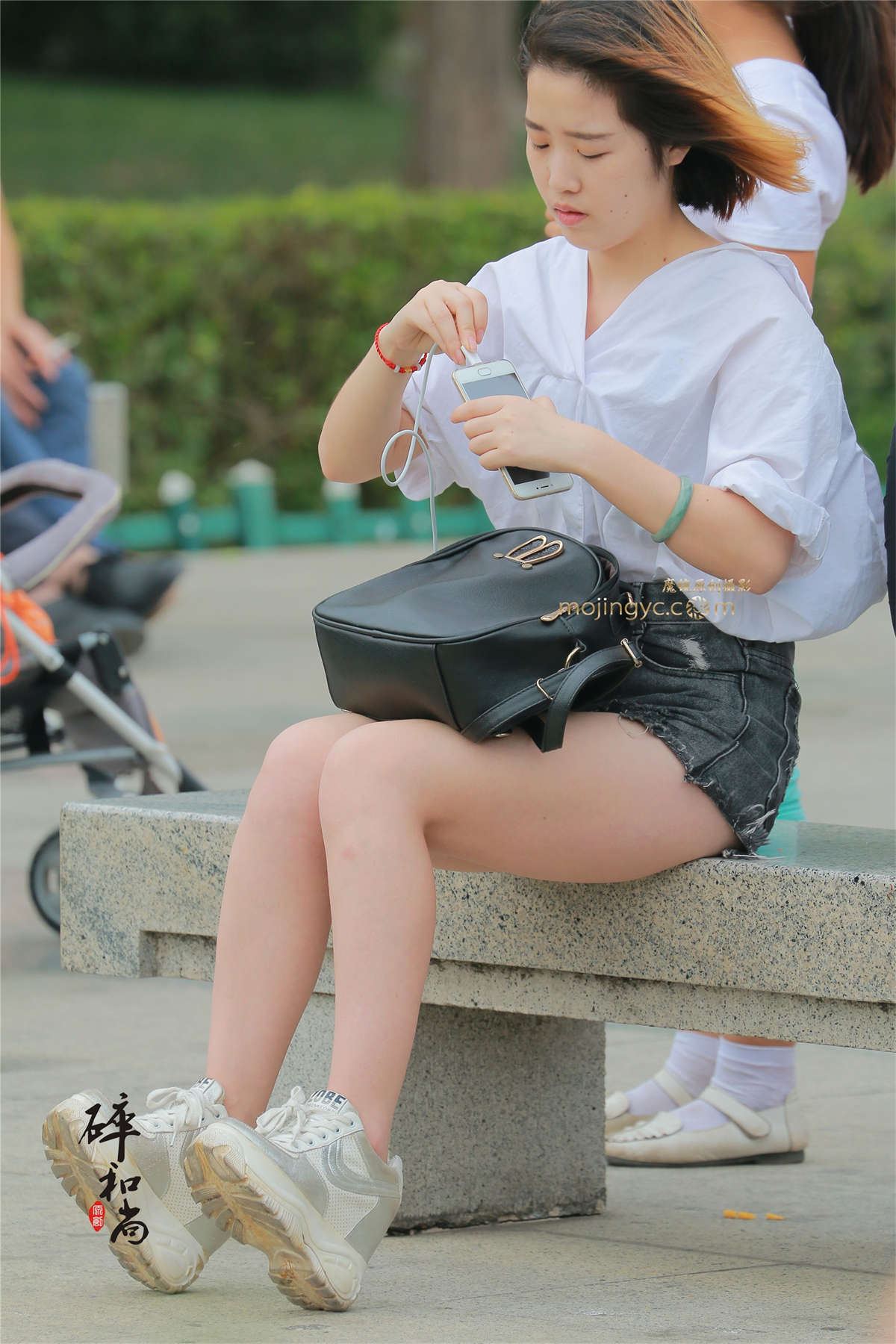 坐姿短裤美大腿（25P）-日更街拍