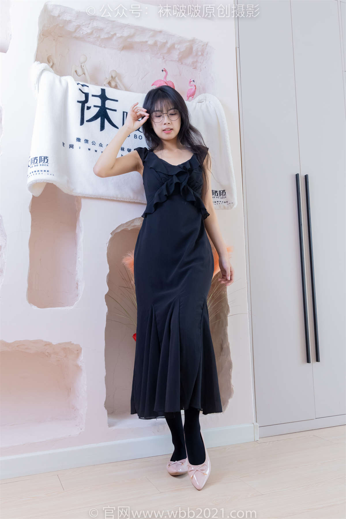 图片[2]-袜啵啵 No.511 奶油-平底鞋、厚黑丝、做瑜伽动作时老头乐挠脚剧情 超长花絮版-日更街拍