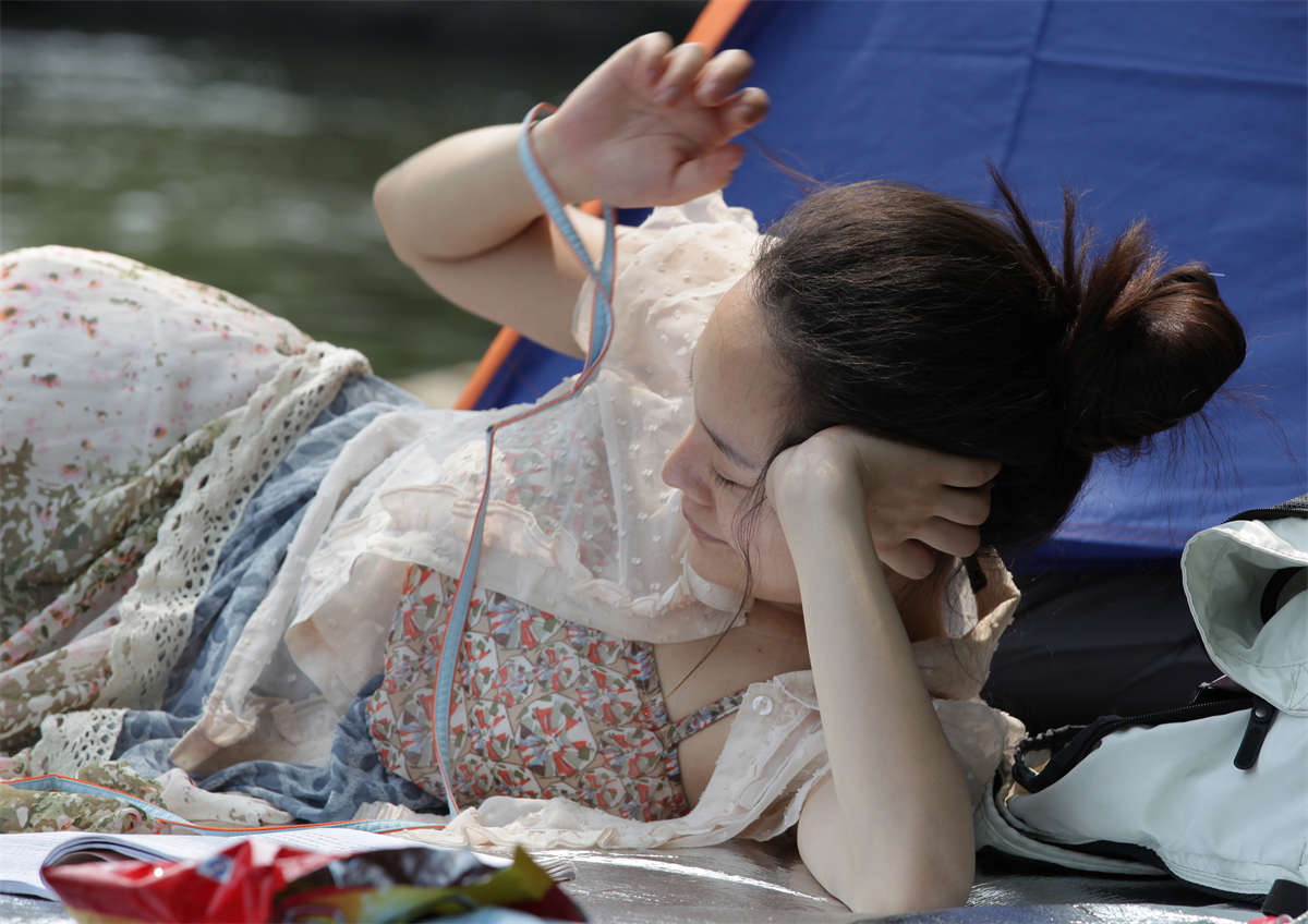 图片[2]-踏青公园街拍系列No.559 一尘不染的精品素足-日更街拍