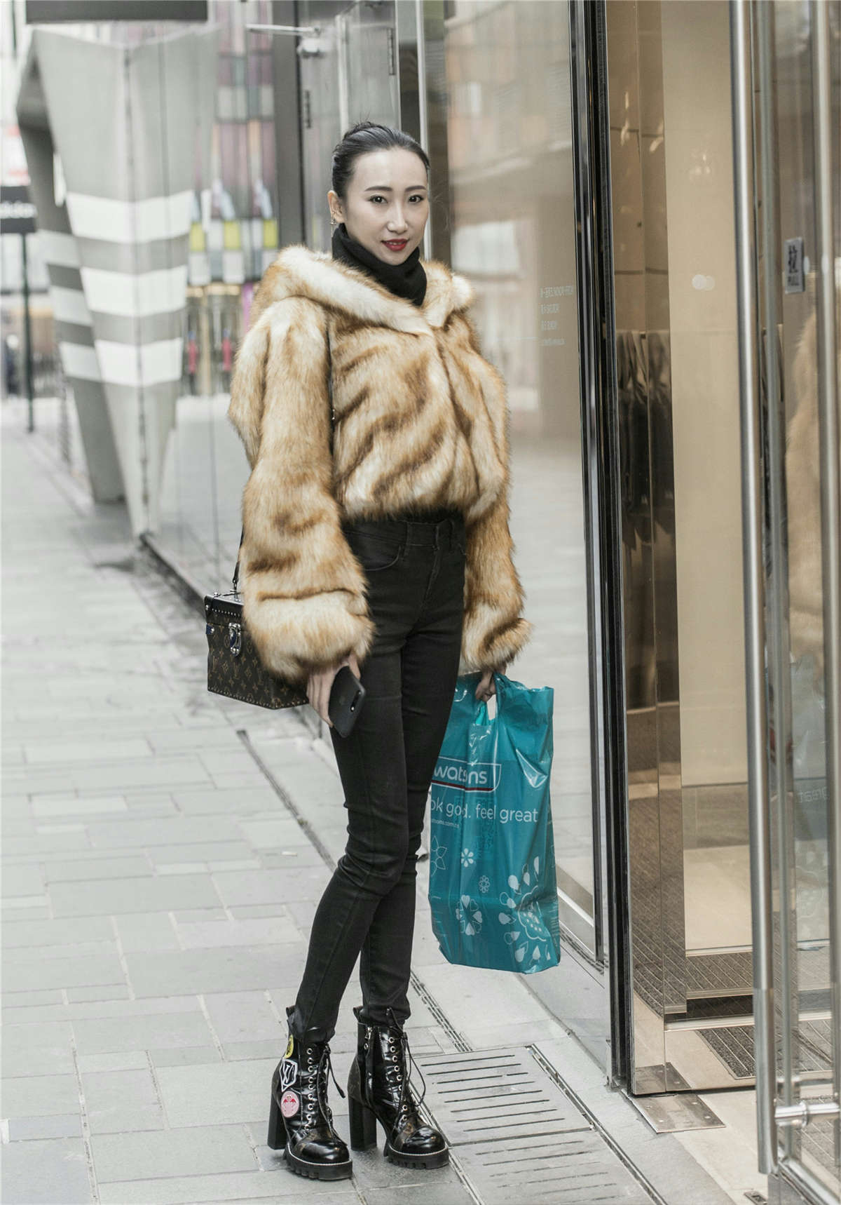 裘皮衣彰显美女美好身材（2016-12-27-10P）-日更街拍