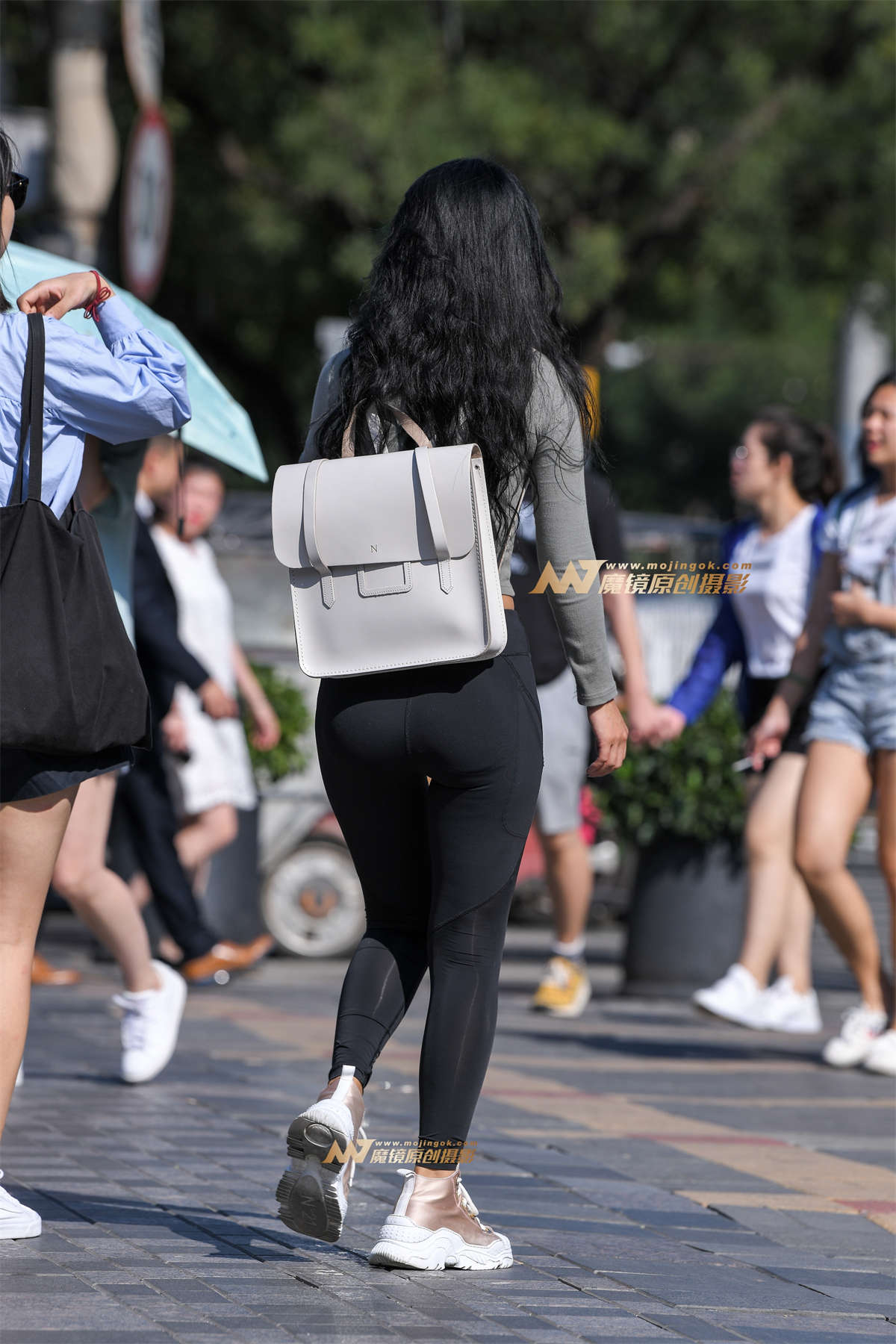 图片[2]-【久久赛帖】耐克紧身运动裤美女-日更街拍