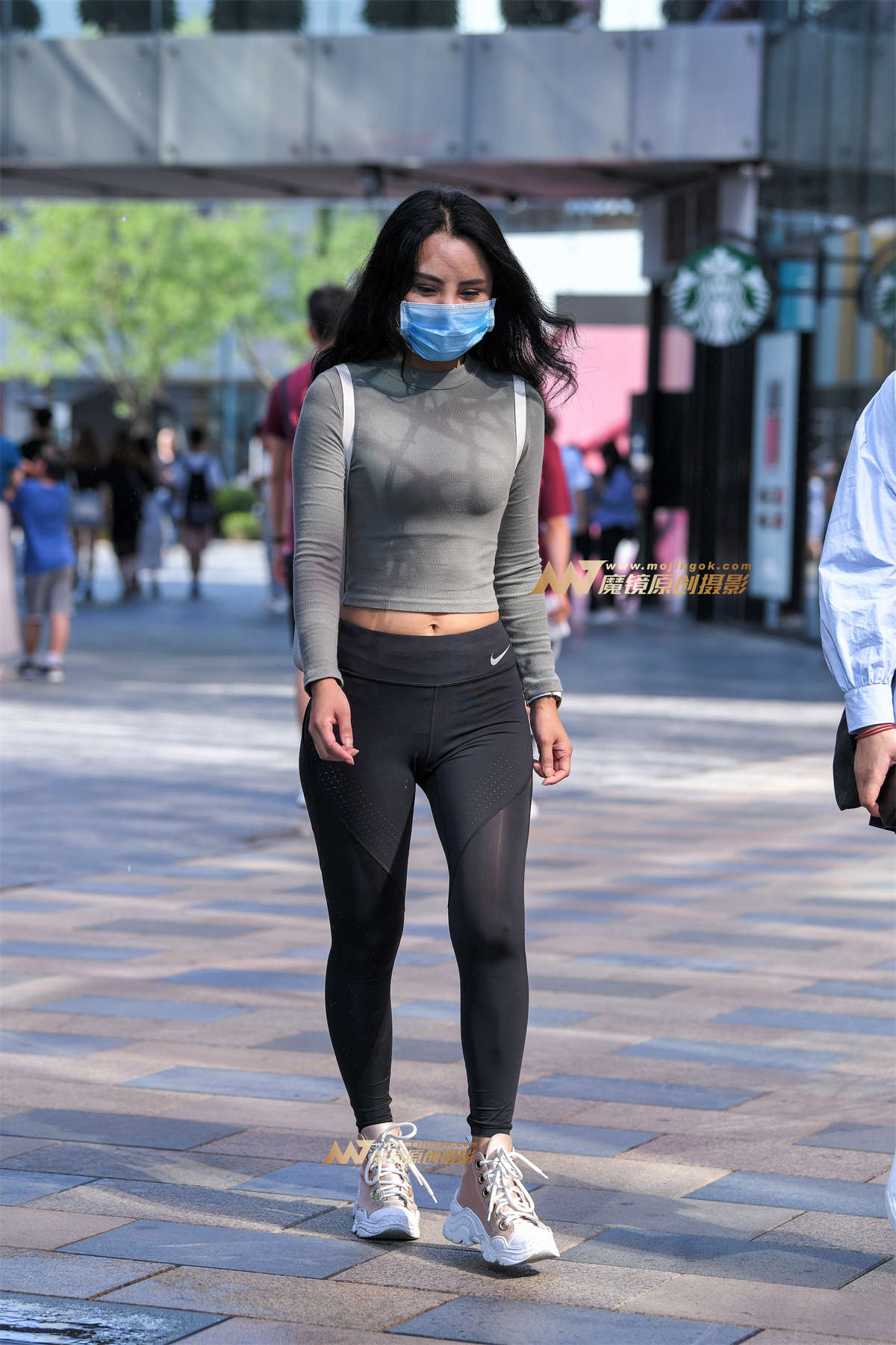 【久久赛帖】耐克紧身运动裤美女-日更街拍