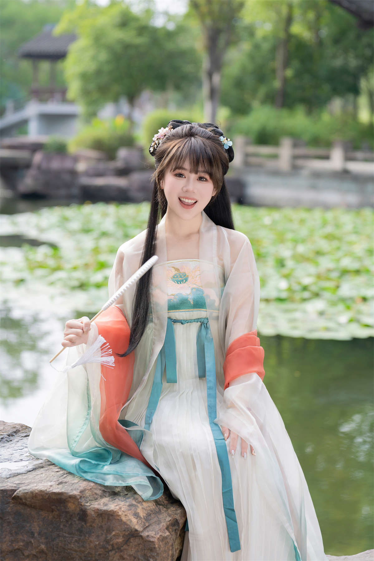 YITUYU艺图语 2023.12.28 江南女孩独有的温婉 泡芙小方-日更街拍