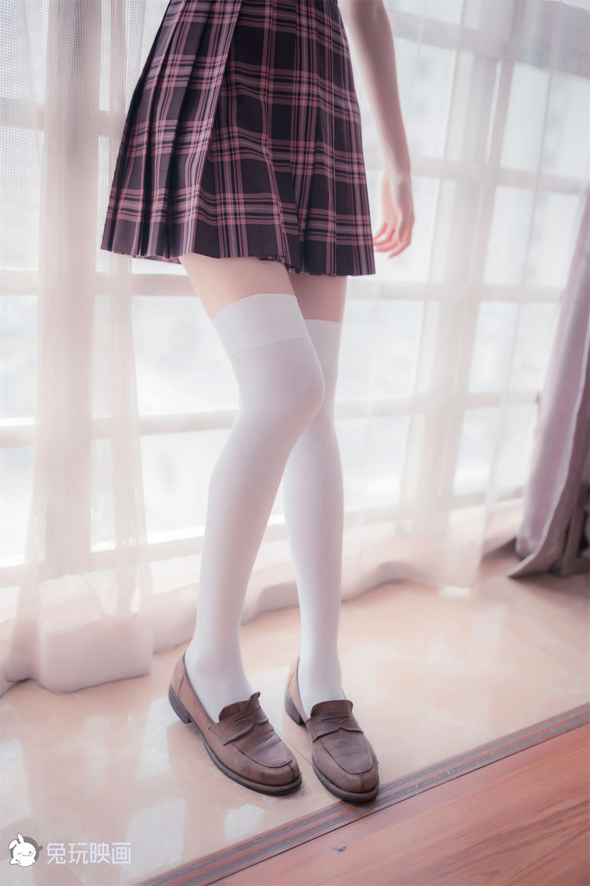 图片[2]-兔玩映画 C07.005 窗边的小细腿-日更街拍