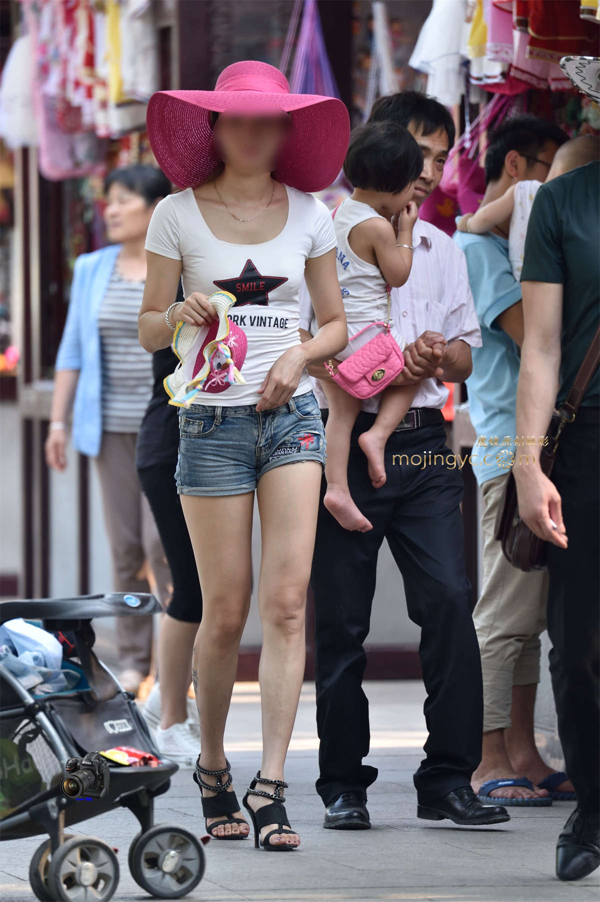 2015-07-09短裤翘臀纹身少妇（45P）-日更街拍