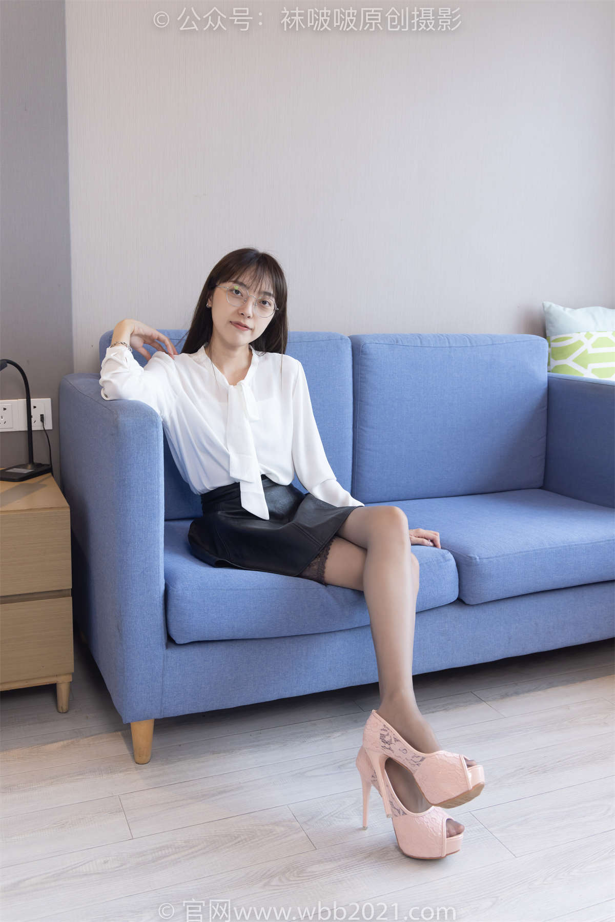 图片[2]-袜啵啵 No.285 稚予-两双高跟鞋、灰丝大腿袜（脚尖透明款）、黑丝大腿袜（脚尖透明款）花絮版-日更街拍