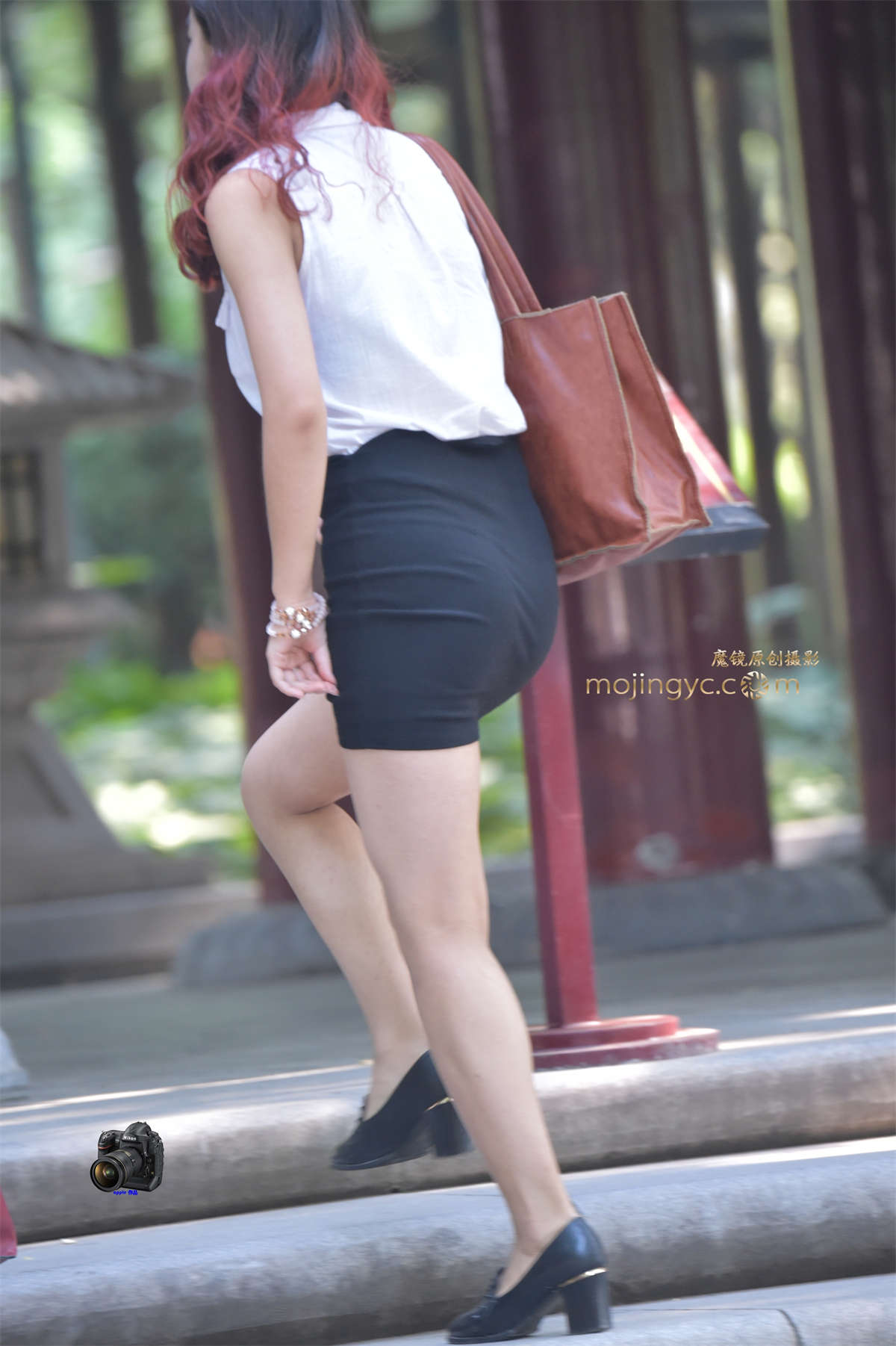 2015-07-09上台阶的黑色一步裙少妇（8P）-日更街拍