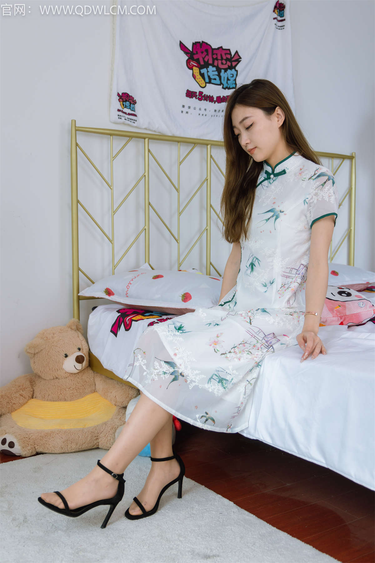 物恋传媒 NO.1413 芒芒-旧梦一场-日更街拍