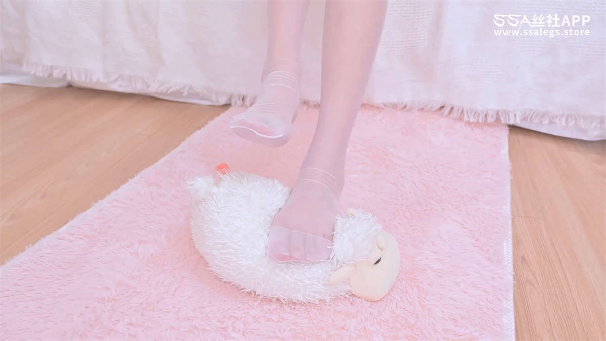 SSA丝社视频 NO.0140 素素 白色长筒袜美腿-日更街拍