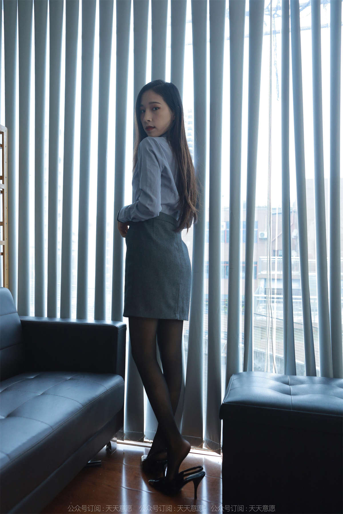 图片[2]-IESS异思趣向 2022.11.27 丝享家1281：美子 嘿丝灰裙-日更街拍