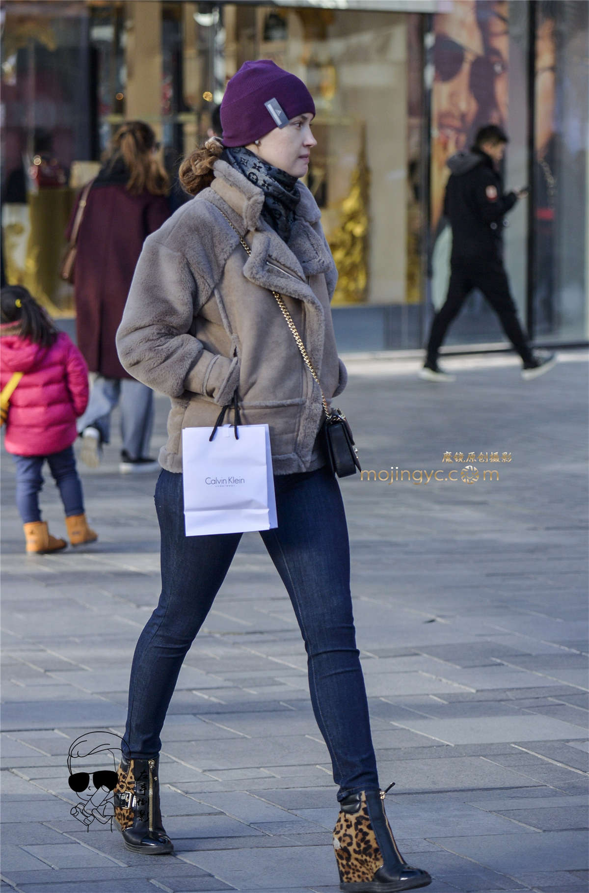 紧绷牛仔裤彰显美臀魅力{2017-1-31-12P}-日更街拍