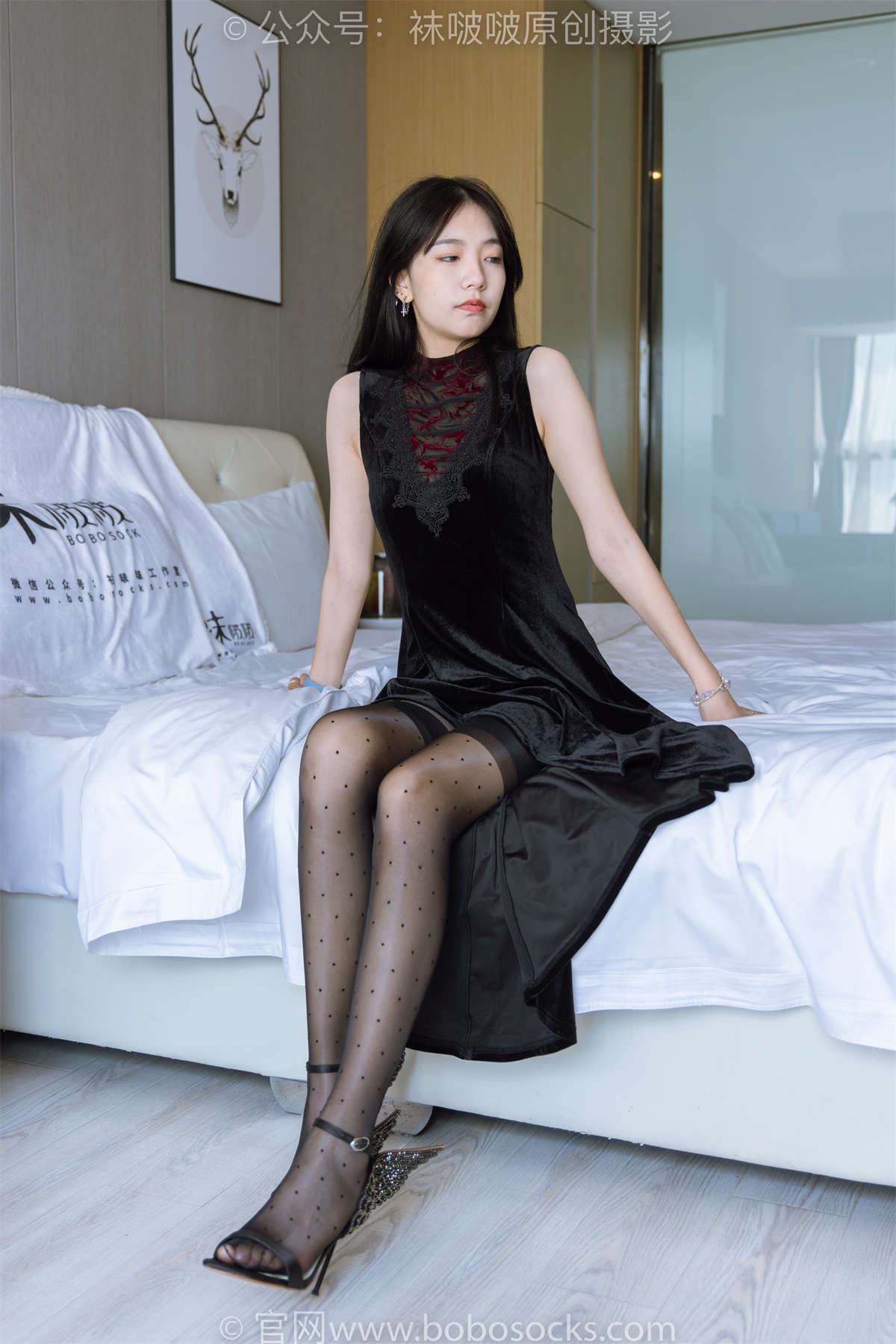 袜啵啵 No.175 小甜豆-高跟鞋、黑丝（脚尖透明款）花絮版-日更街拍